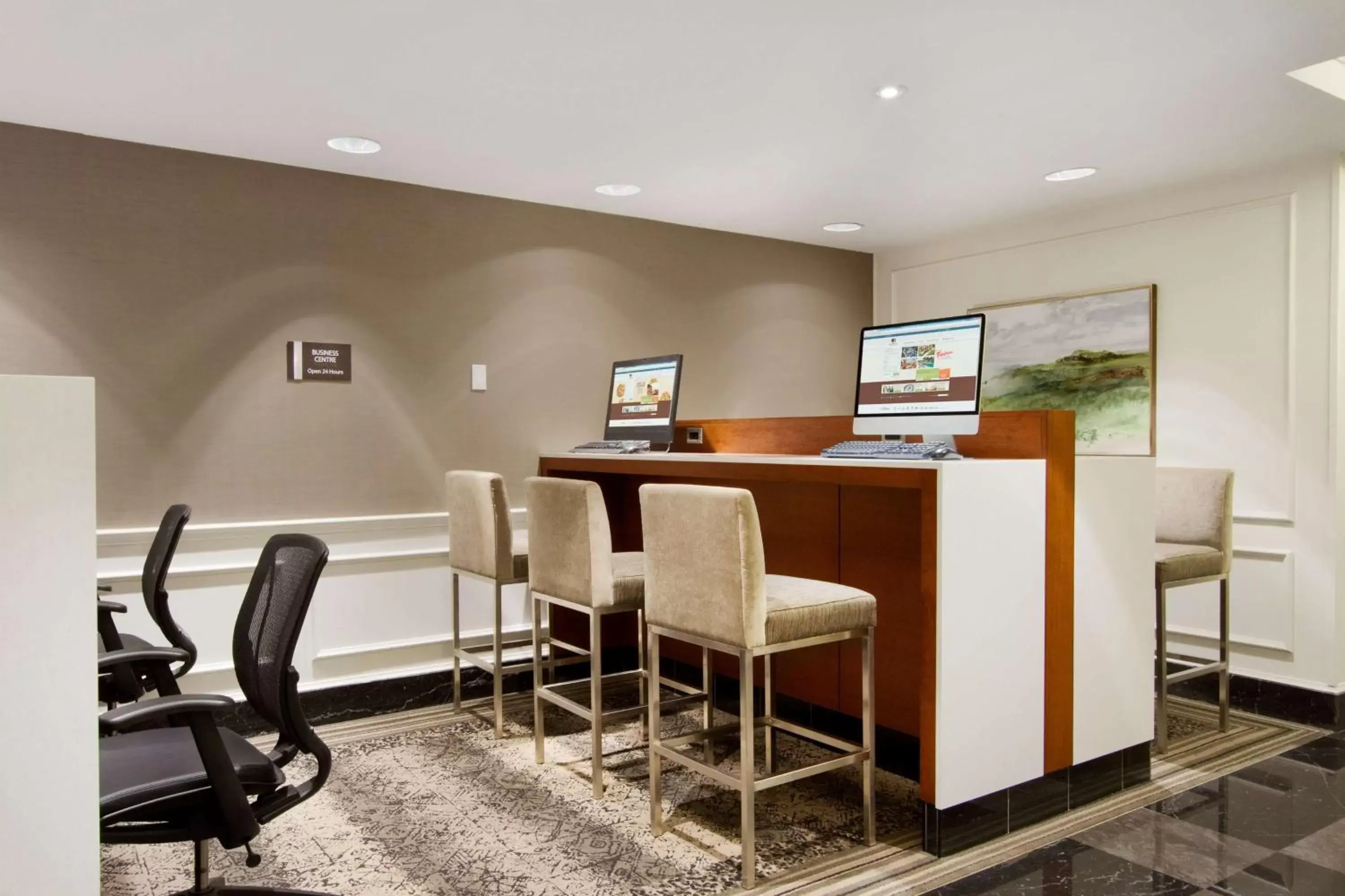 Business facilities, Kitchen/Kitchenette in DoubleTree by Hilton Toronto Downtown