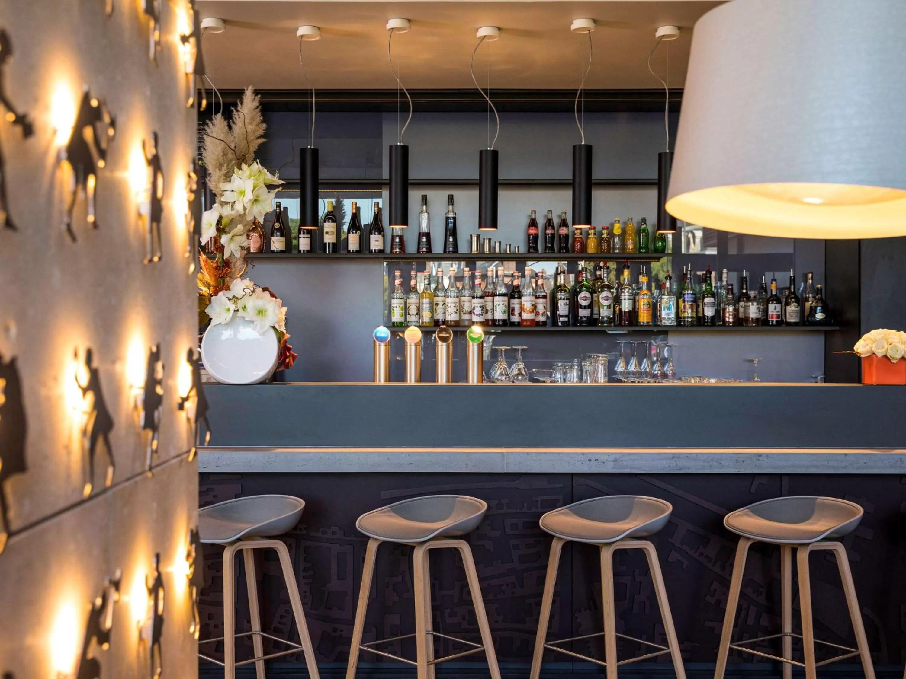 Lounge or bar in Mercure Beauvais Centre Cathédrale