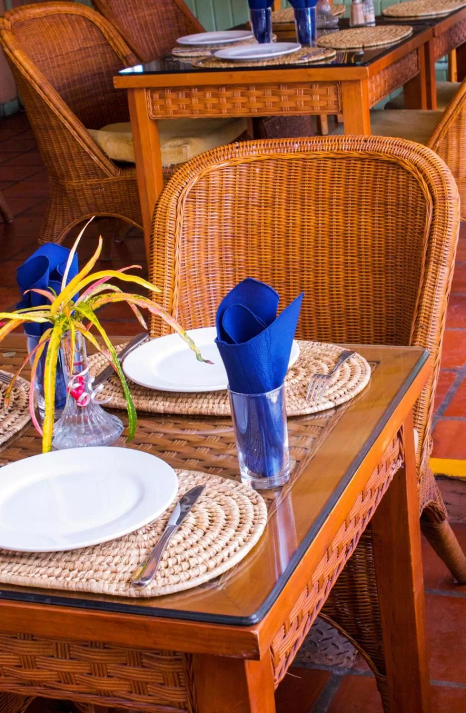 Restaurant/places to eat in Worthing Court Apartment Hotel