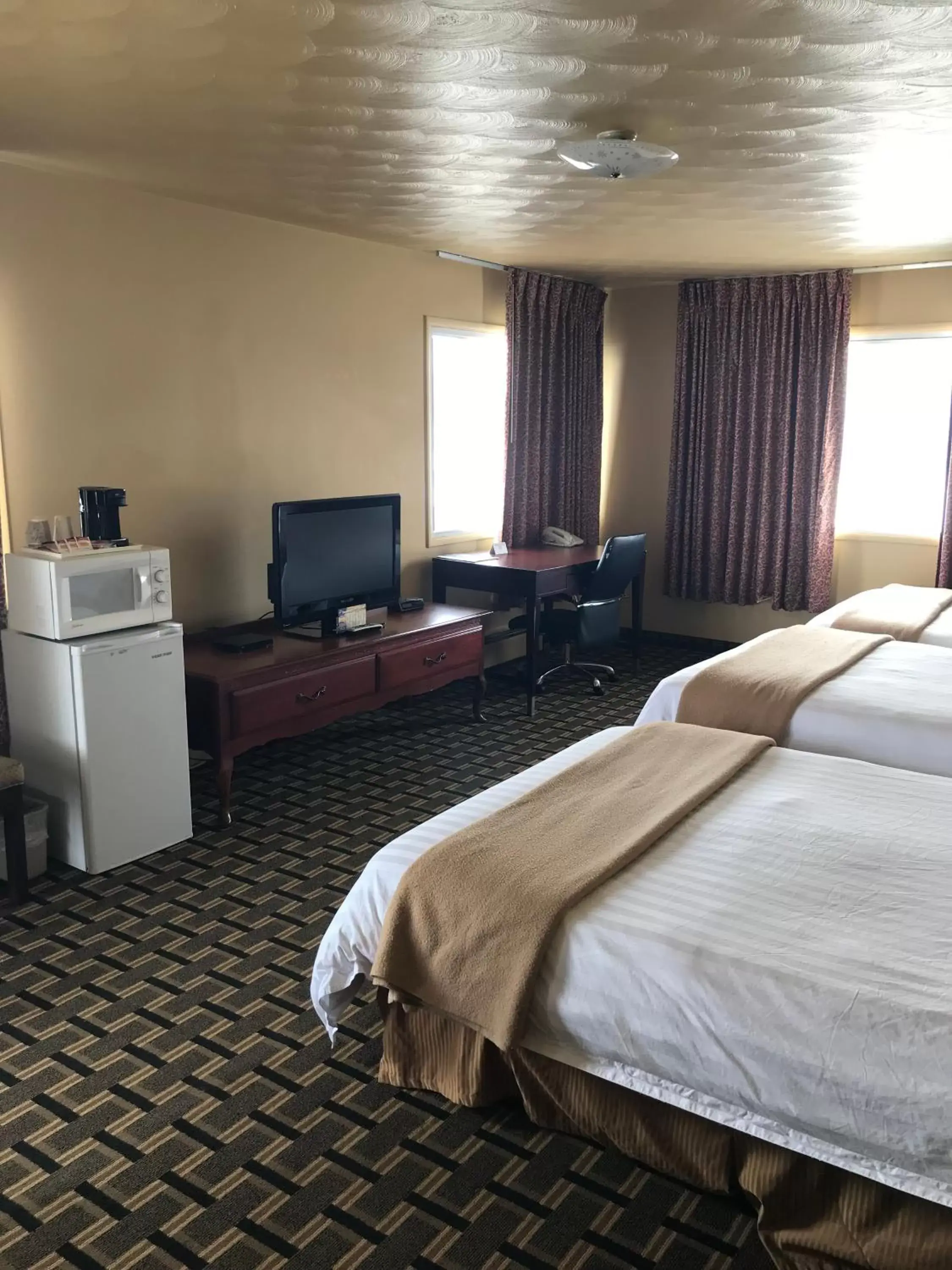 Double Room with Three Double Beds - Non-Smoking in Travelodge by Wyndham Evanston Double Room with Three Double Beds - Non-Smoking in Travelodge by Wyndham Evanston