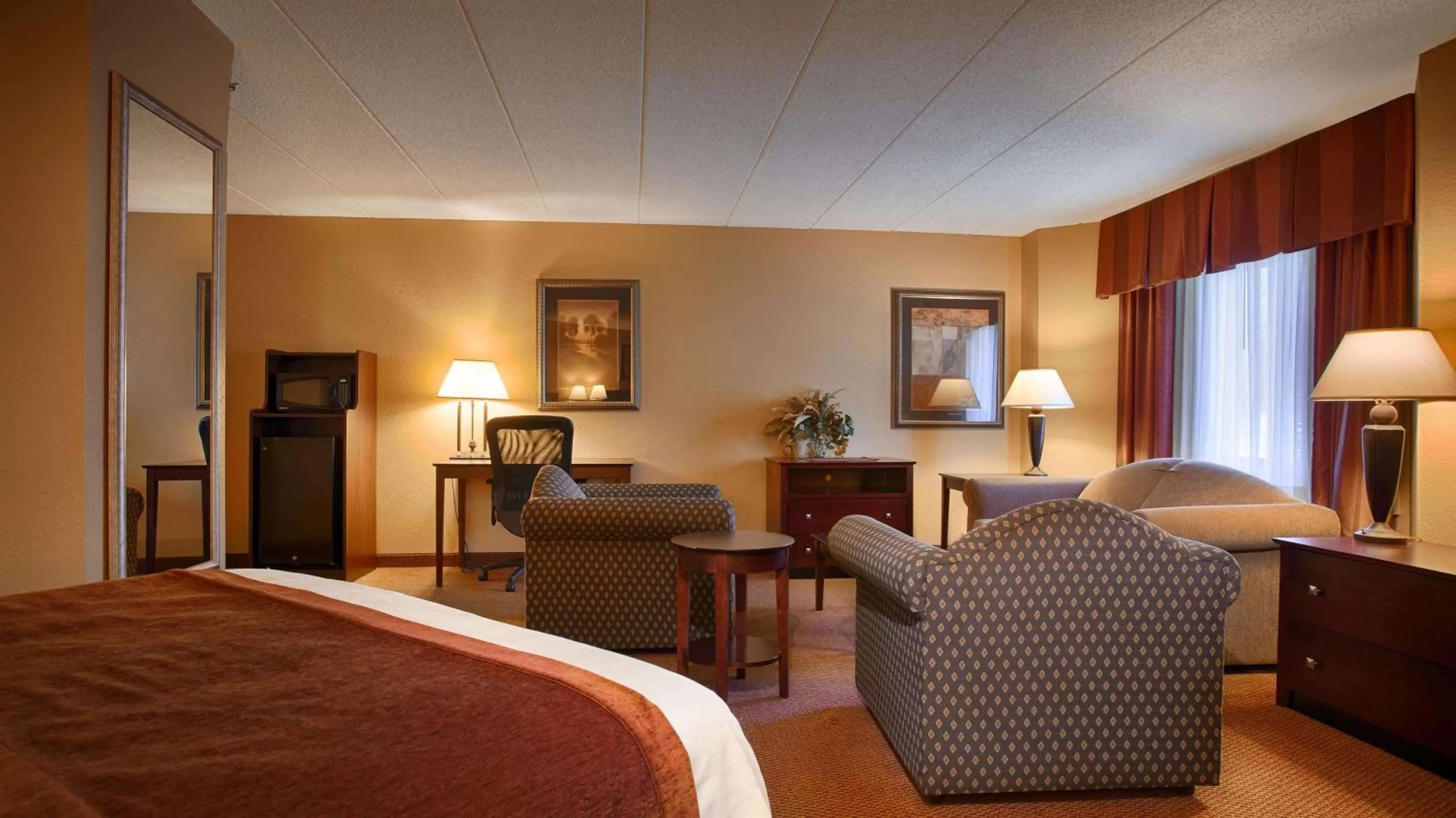 On site, Bed in Best Western Plus Dakota Ridge