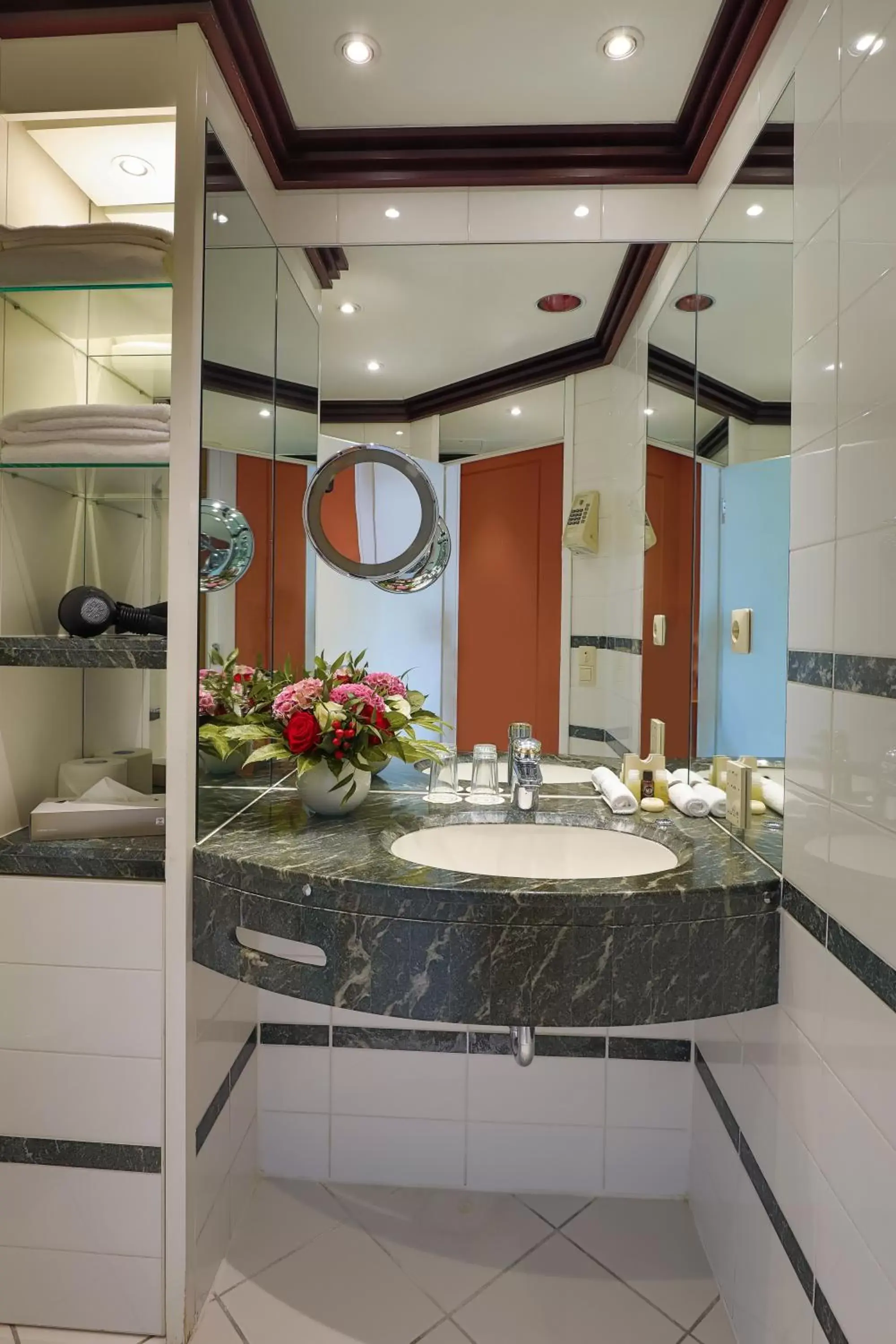 Bathroom in Hotel Parc Belair