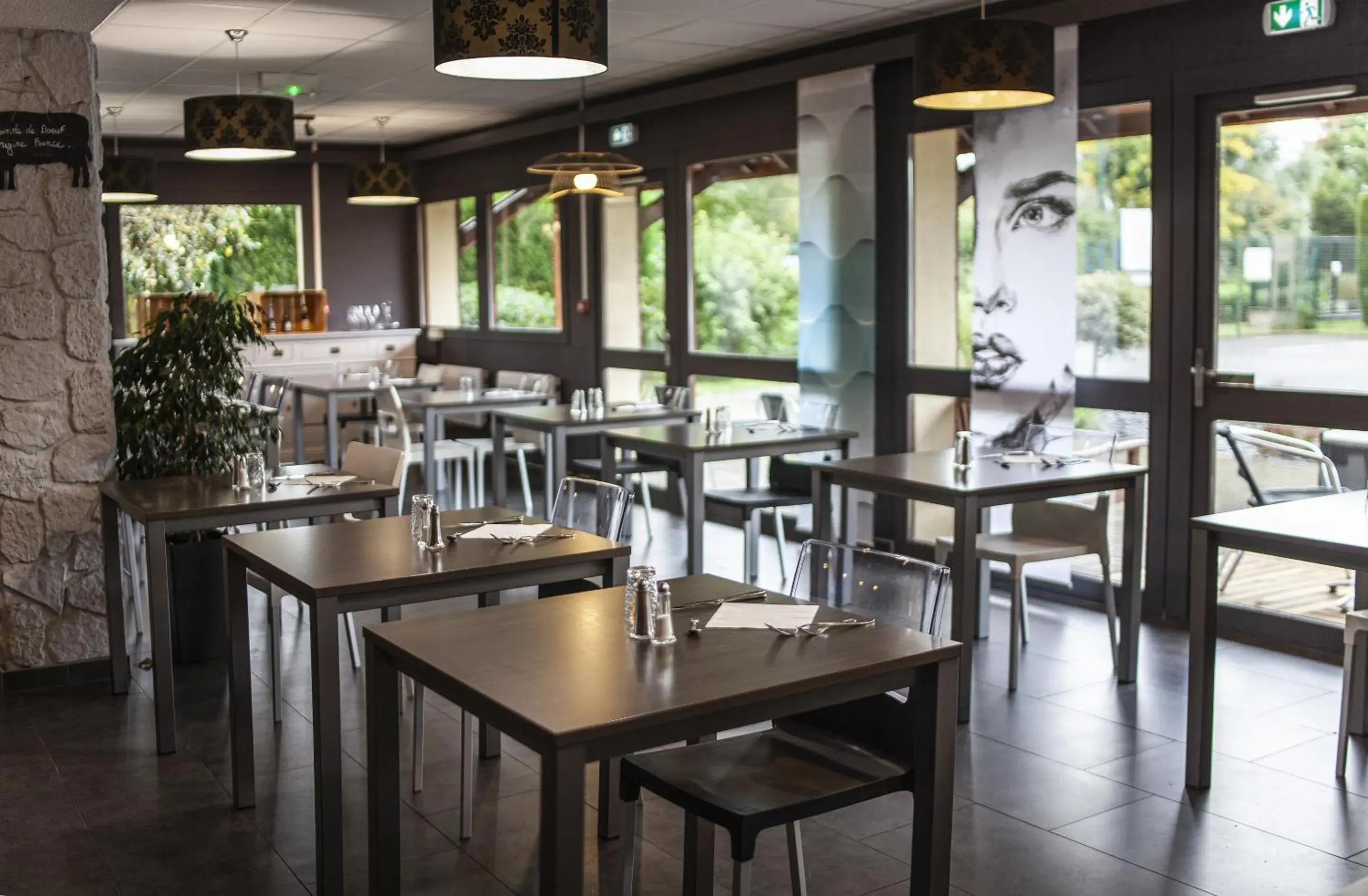 Restaurant/Places to Eat in Sure Hotel by Best Western Lille Tourcoing