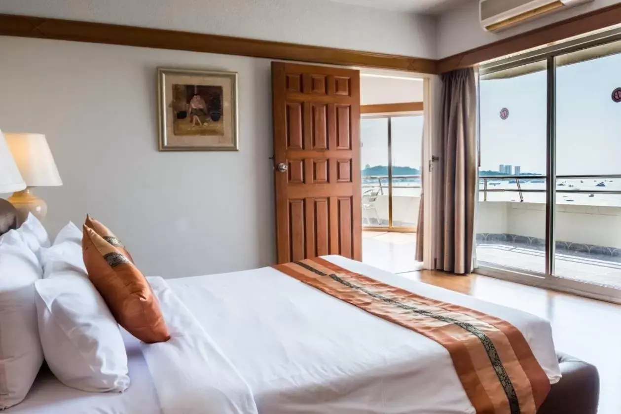 Bed in Markland Seaside Pattaya