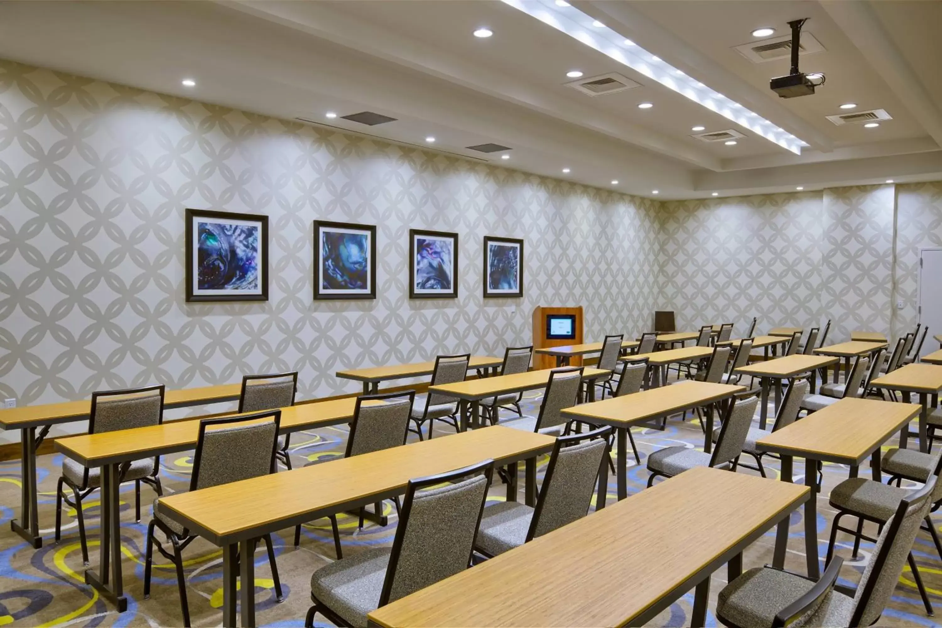 Meeting/conference room, Restaurant/Places to Eat in SpringHill Suites by Marriott Wilmington Mayfaire