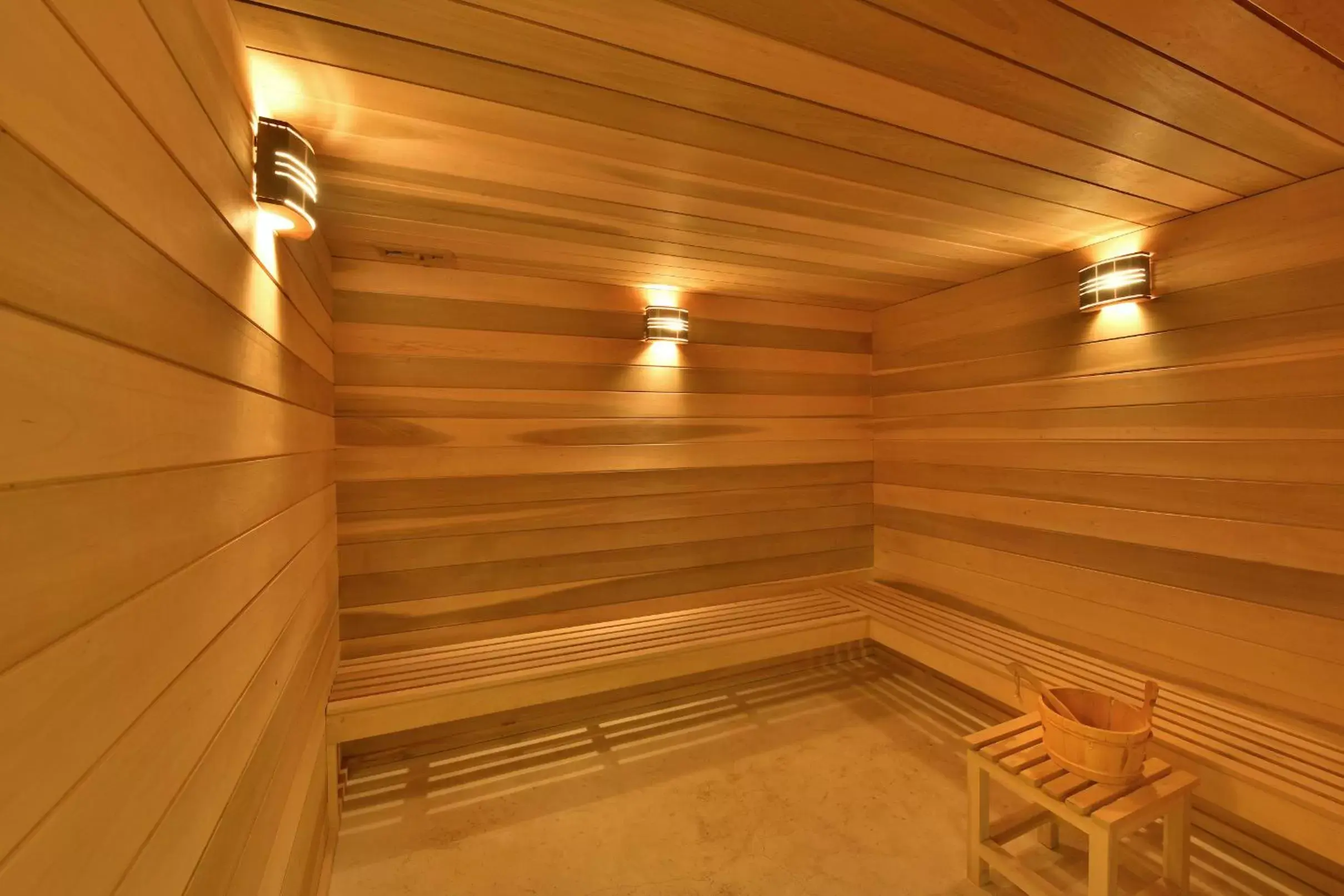 Sauna in Napa Mermaid Hotel & Suites