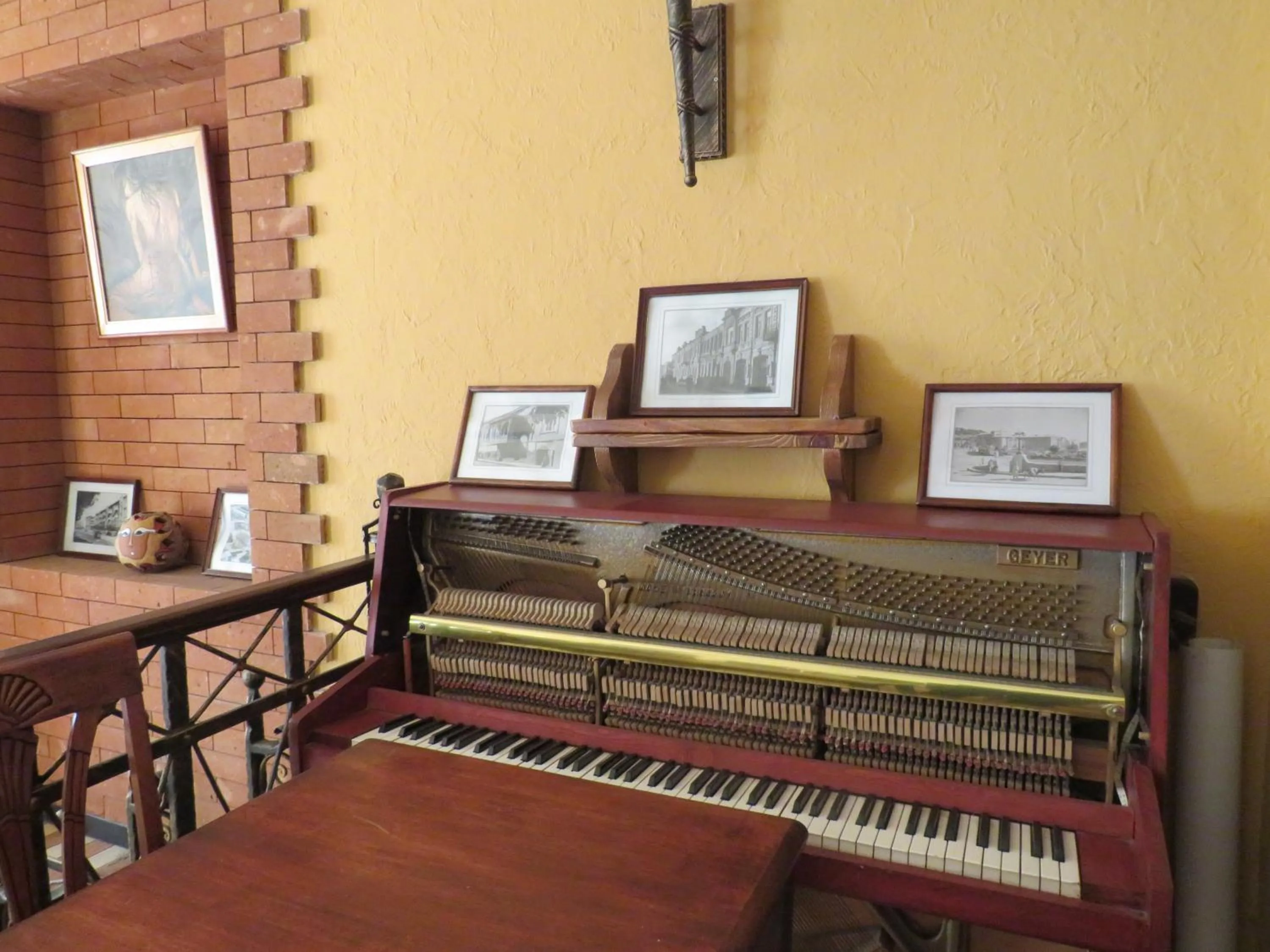Seating area in Hotel Jan & in the very center
