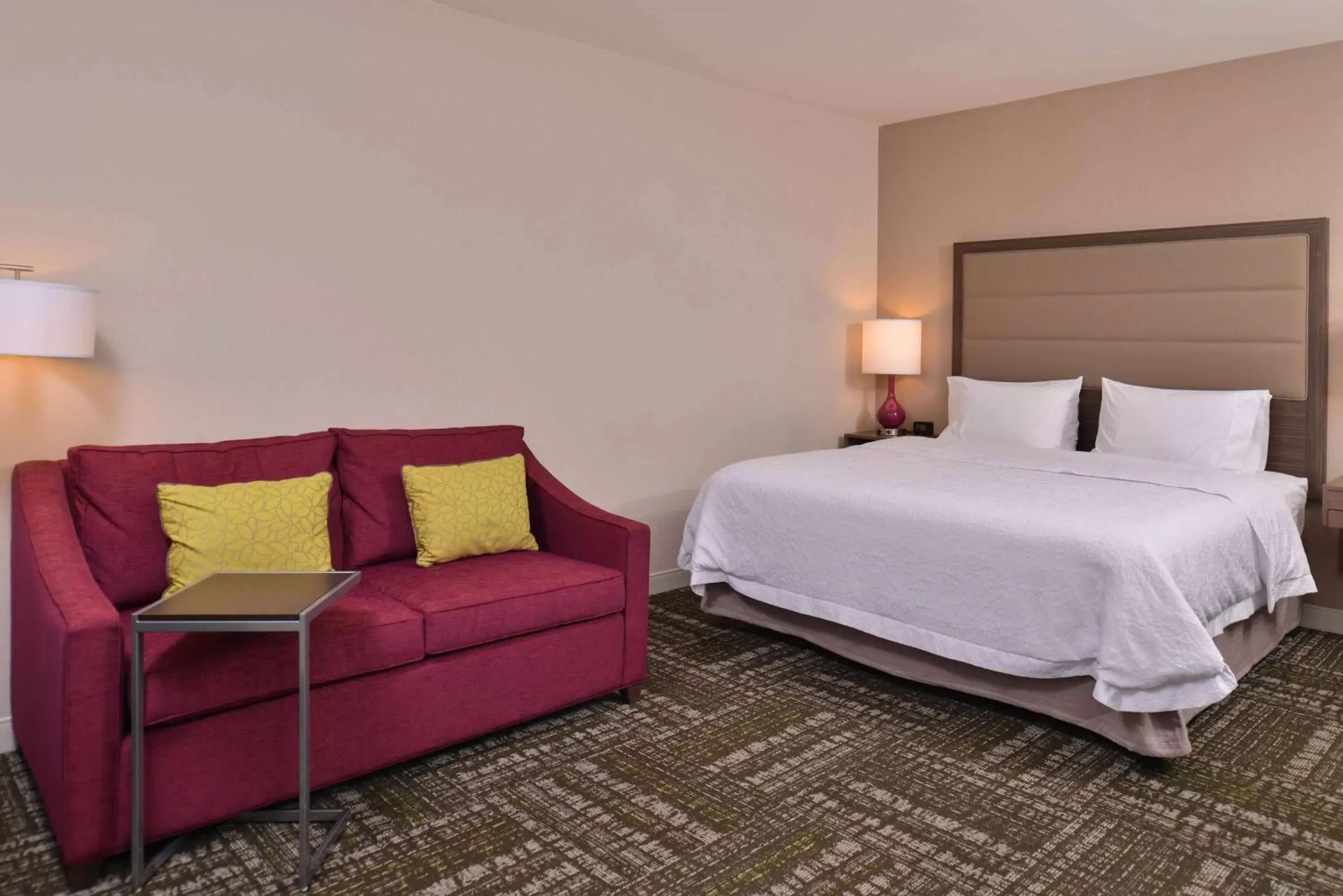 Bed in Hampton Inn & Suites Dallas Market Center