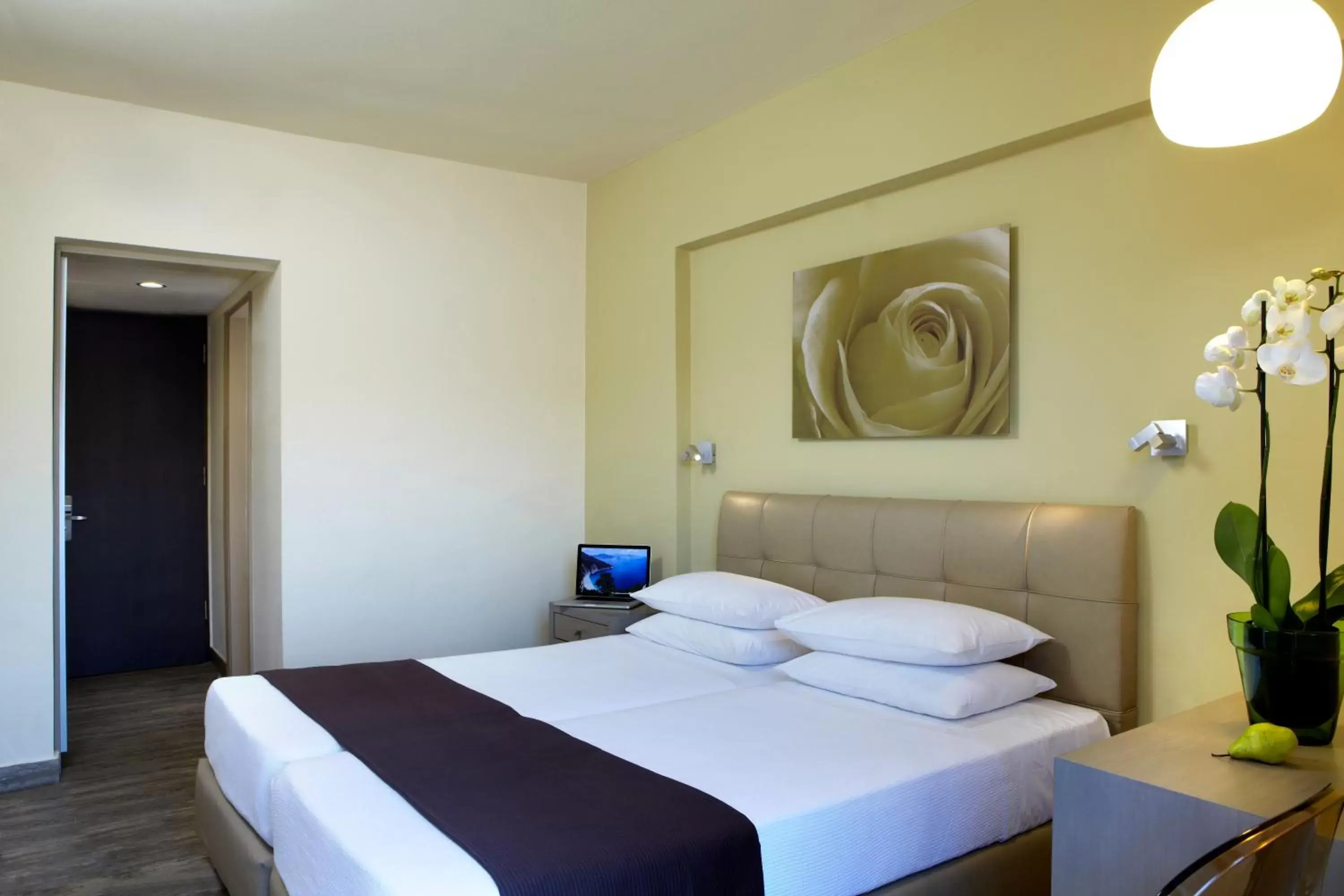 Bed in Mouikis Hotel Kefalonia