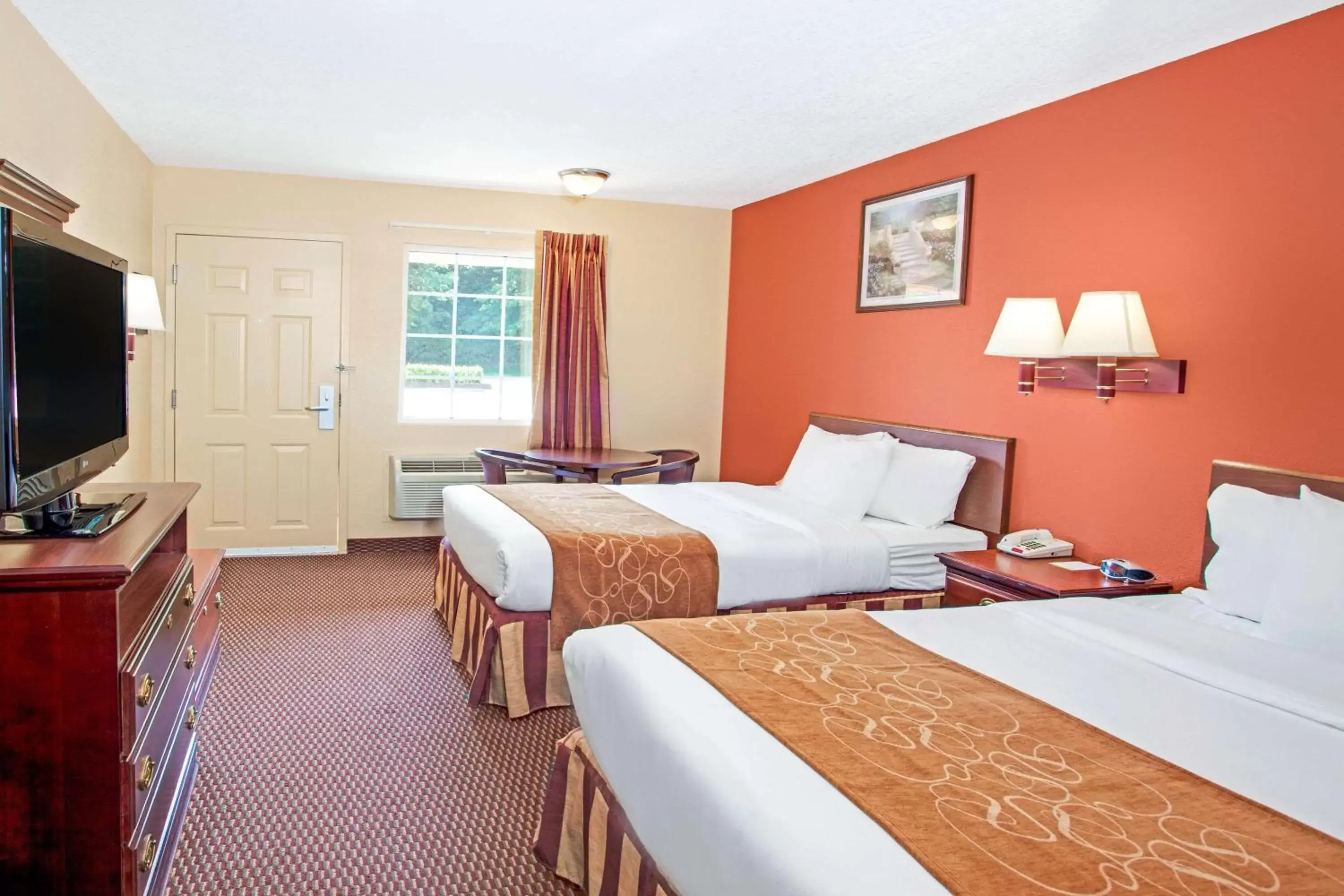 Photo of the whole room in Days Inn by Wyndham Canton