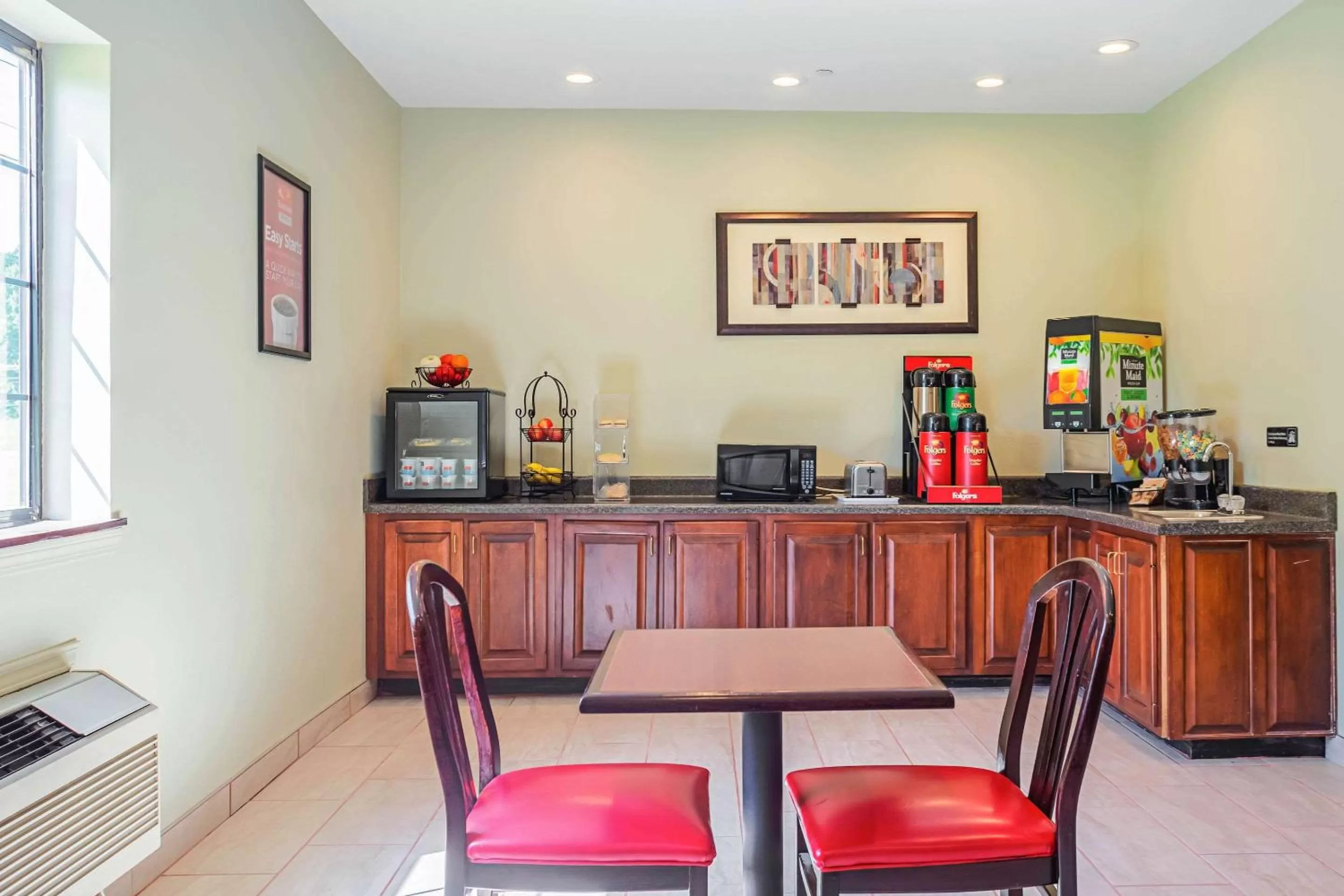 Restaurant/places to eat in Econo Lodge Inn & Suites