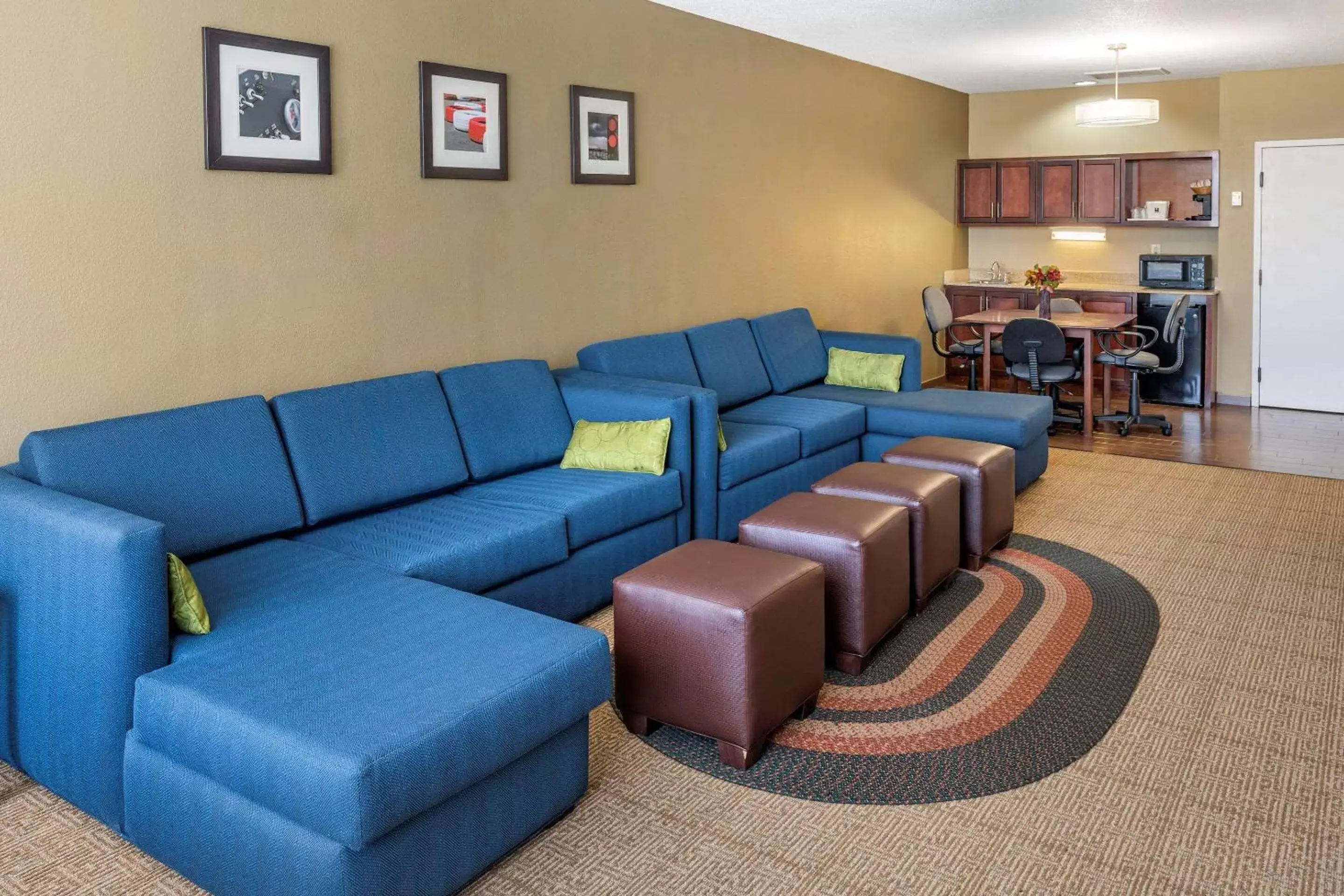 Photo of the whole room, Seating Area in Comfort Inn & Suites Lincoln Talladega I-20