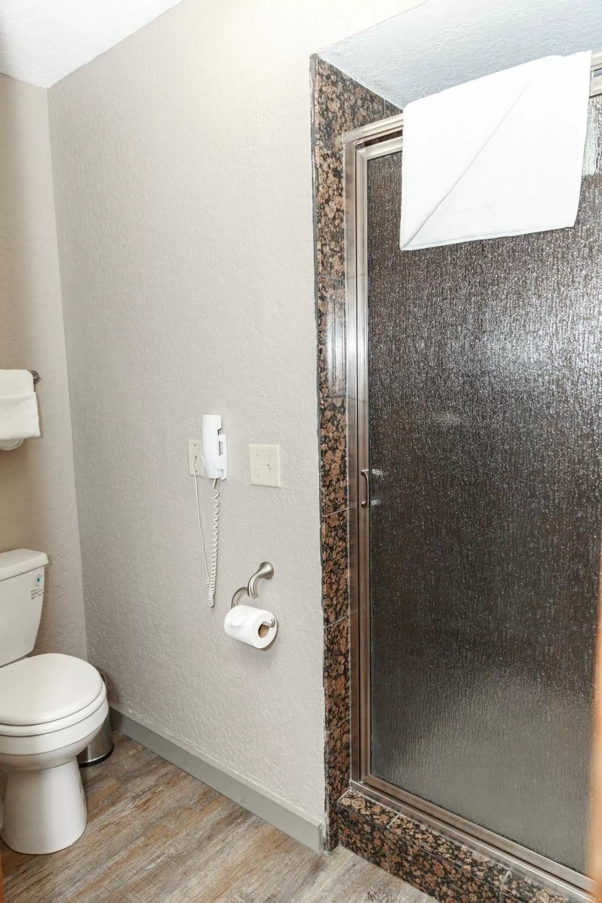 Bathroom in Aarchway Inn