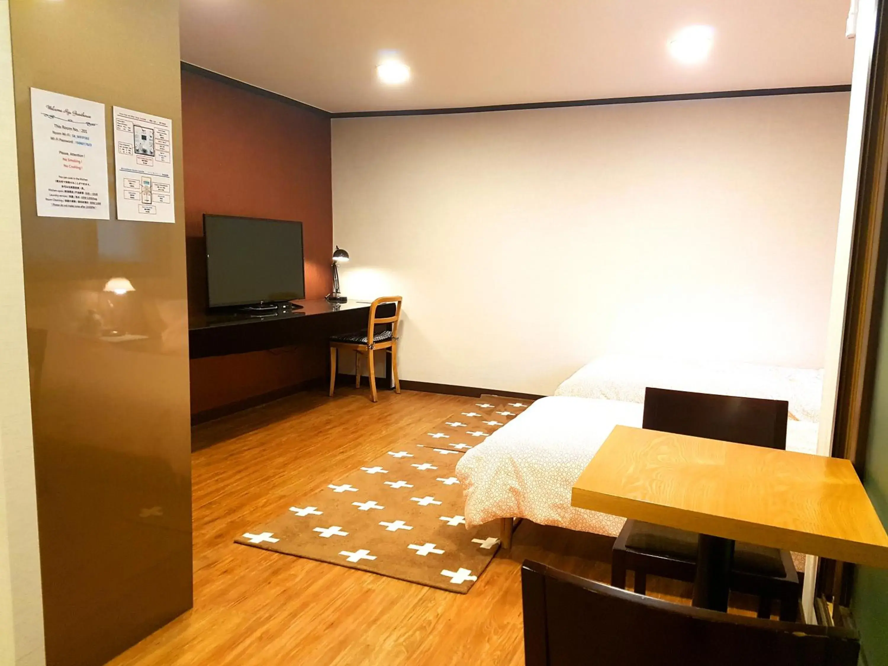 Bed, TV/Entertainment Center in Ryu Guest House Gangnam