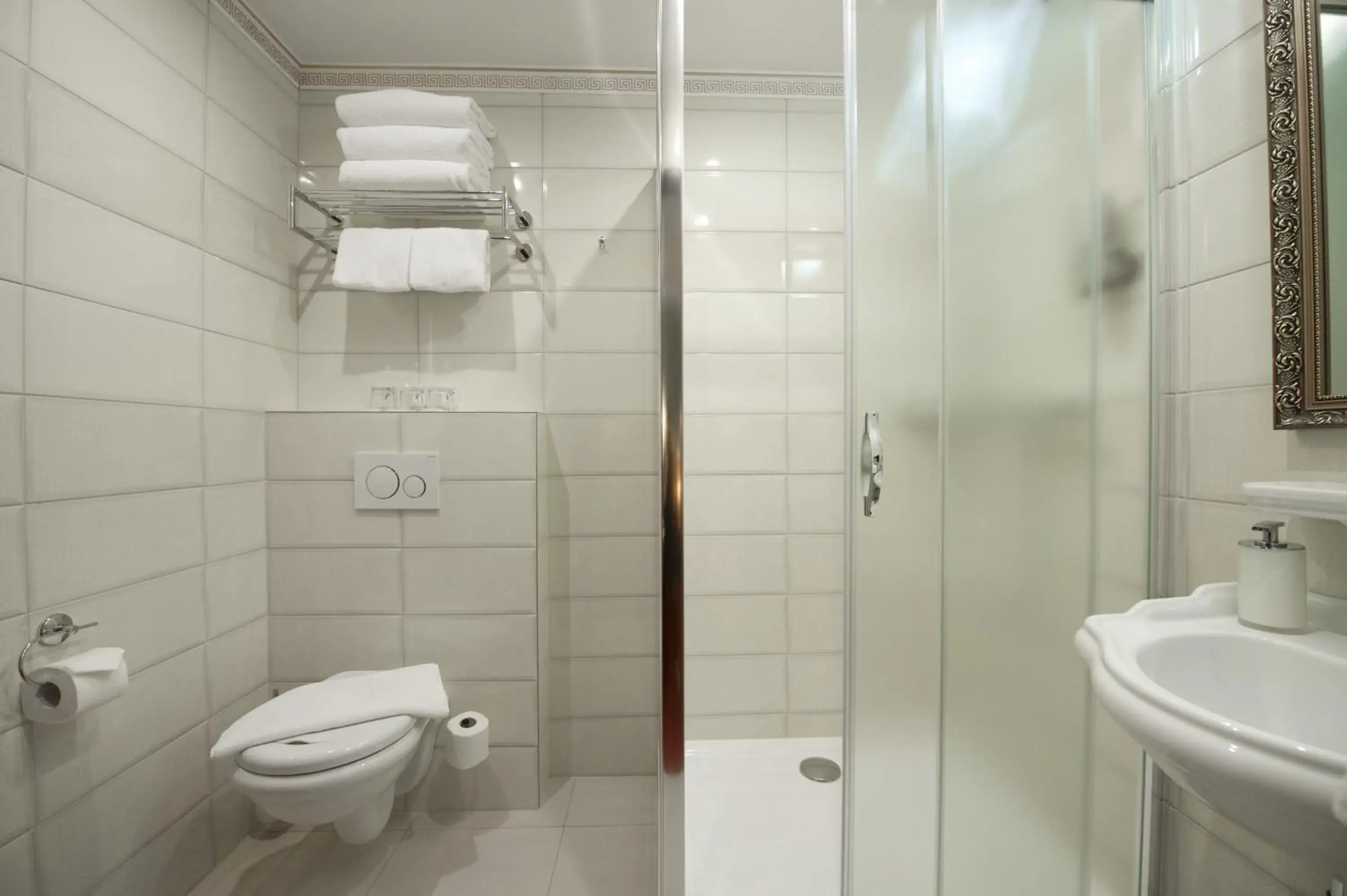 Shower, Bathroom in Hotel Hastal Prague Old Town