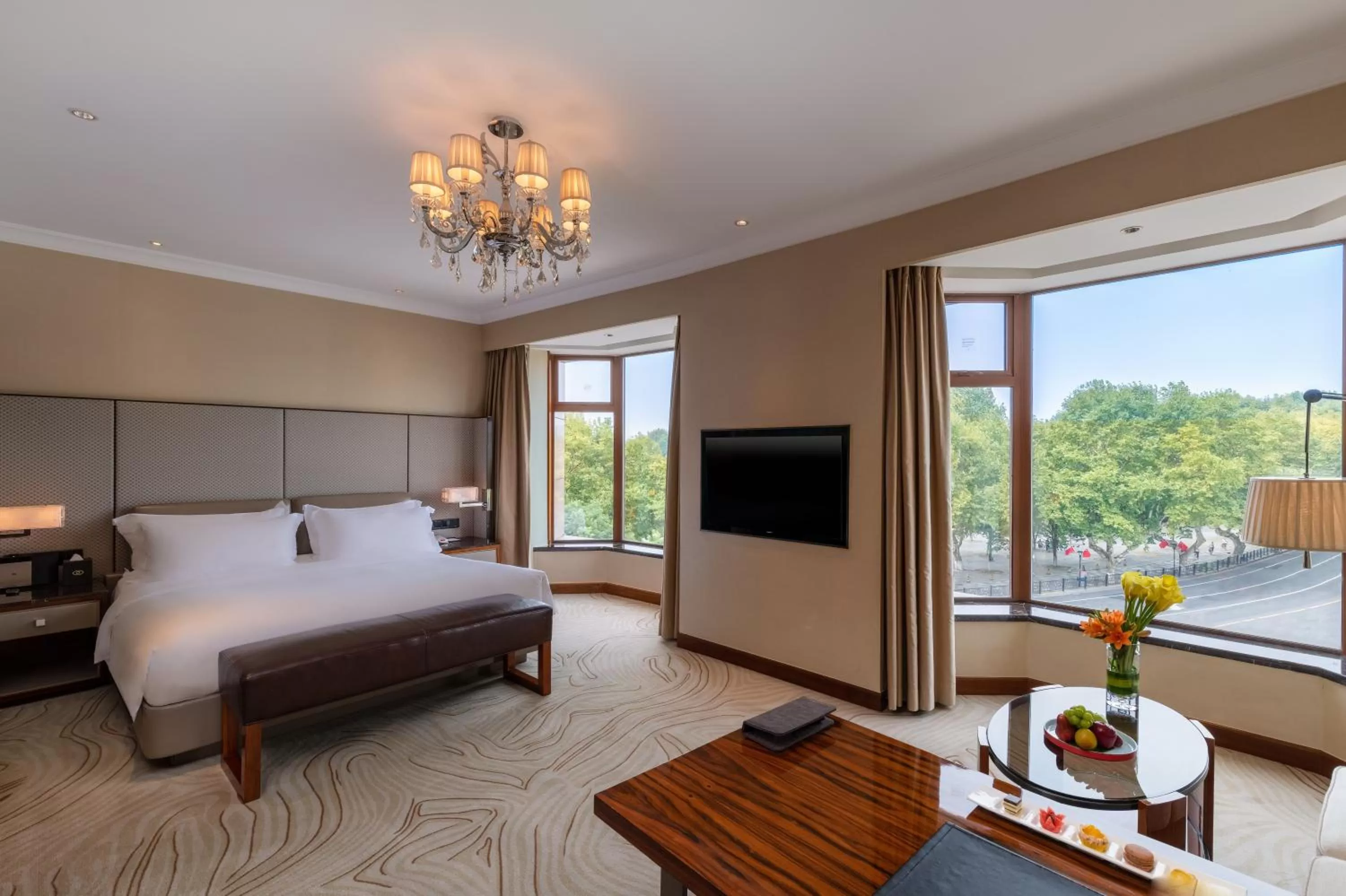 Photo of the whole room, Bed in Sofitel Hangzhou Westlake - Few steps to West Lake, with panoramic lake view terrace