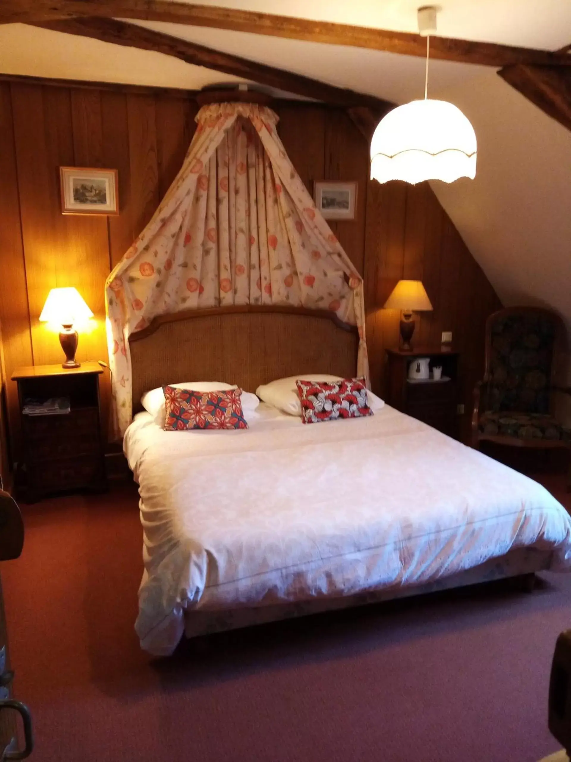 Bedroom, Bed in Domaine de launay blot, Proche MT ST MICHEL