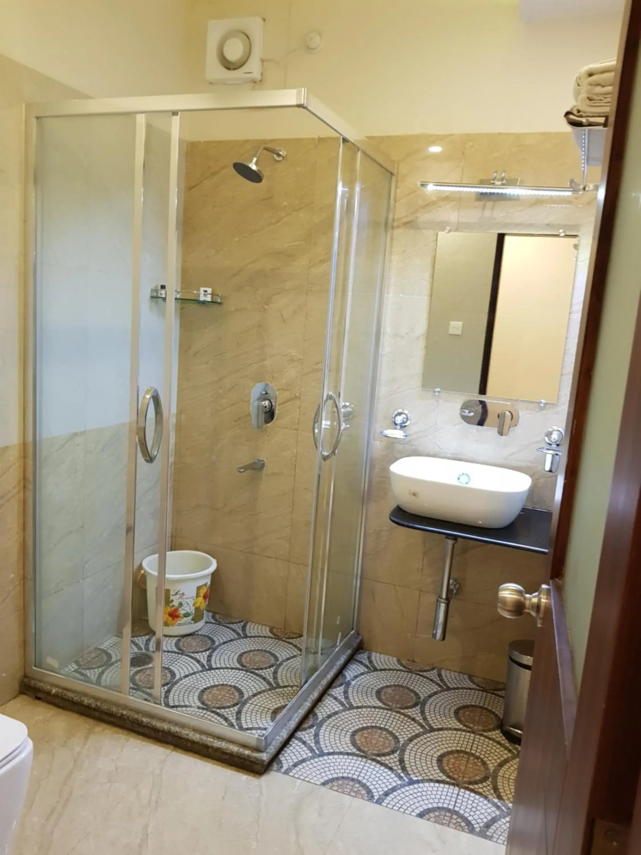 Bathroom in Hotel Banaras Haveli