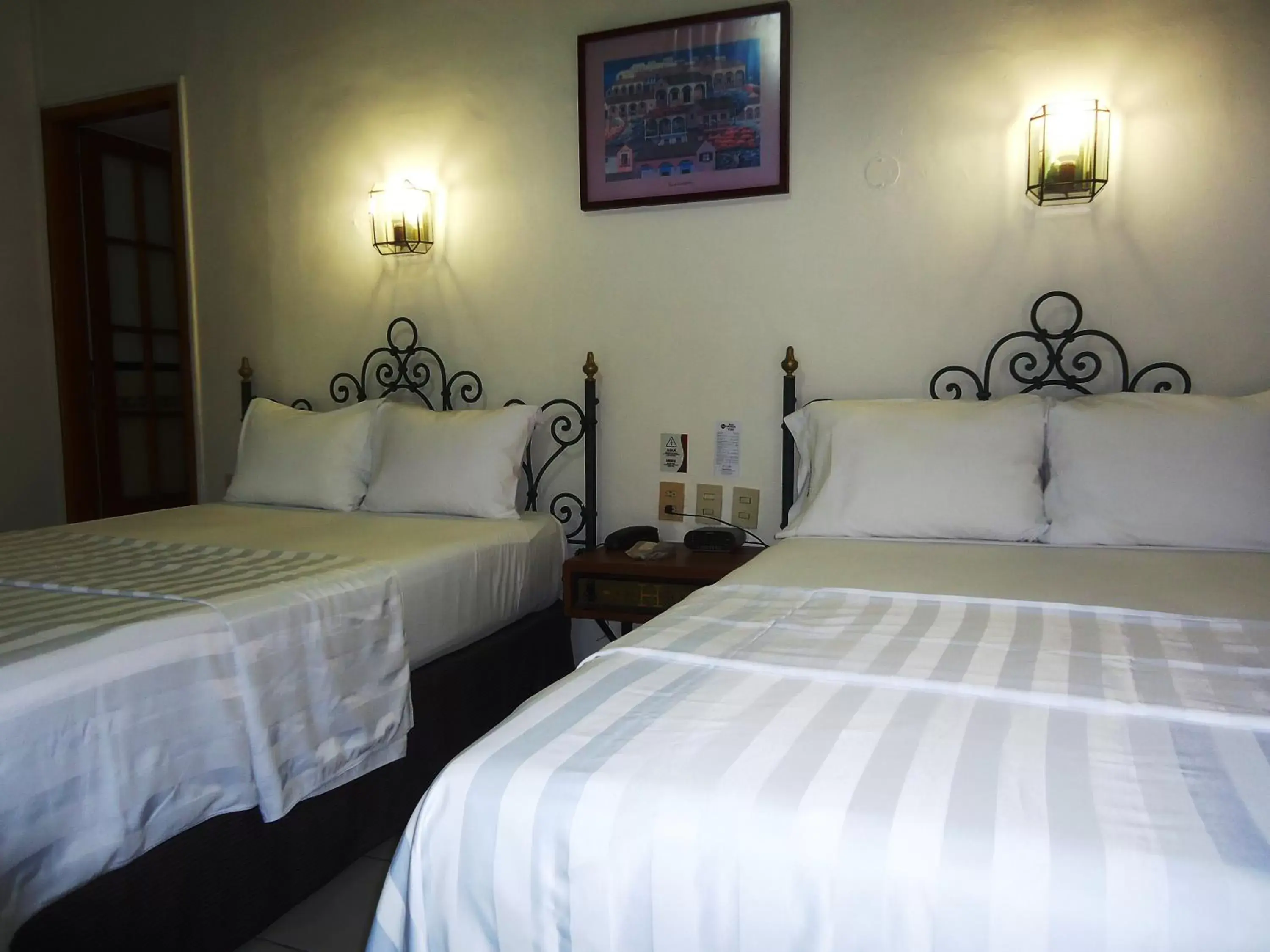 Photo of the whole room, Bed in Hotel Concierge Plaza Colima