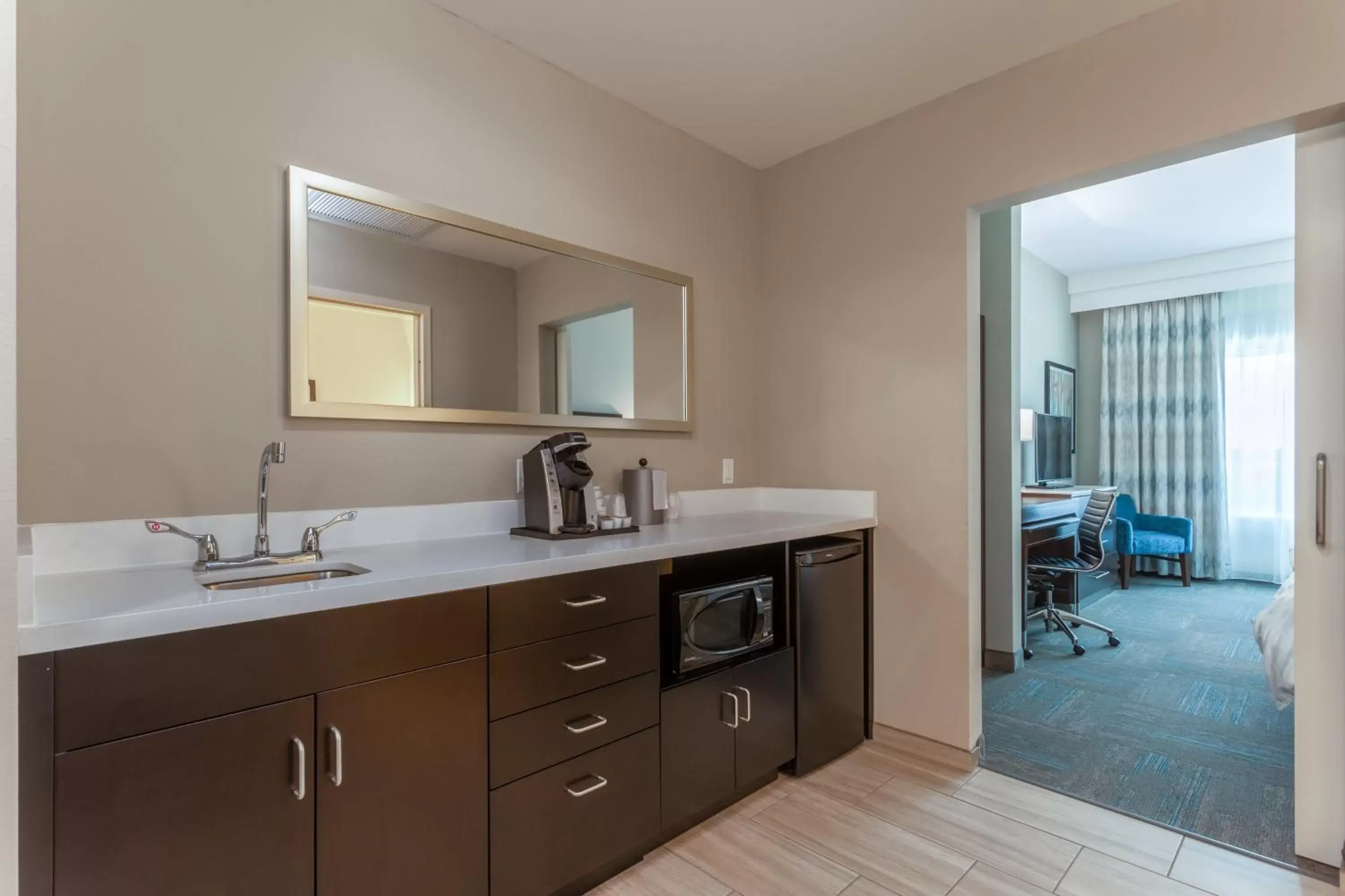 Photo of the whole room, Bathroom in Holiday Inn & Suites - Jefferson City, an IHG Hotel