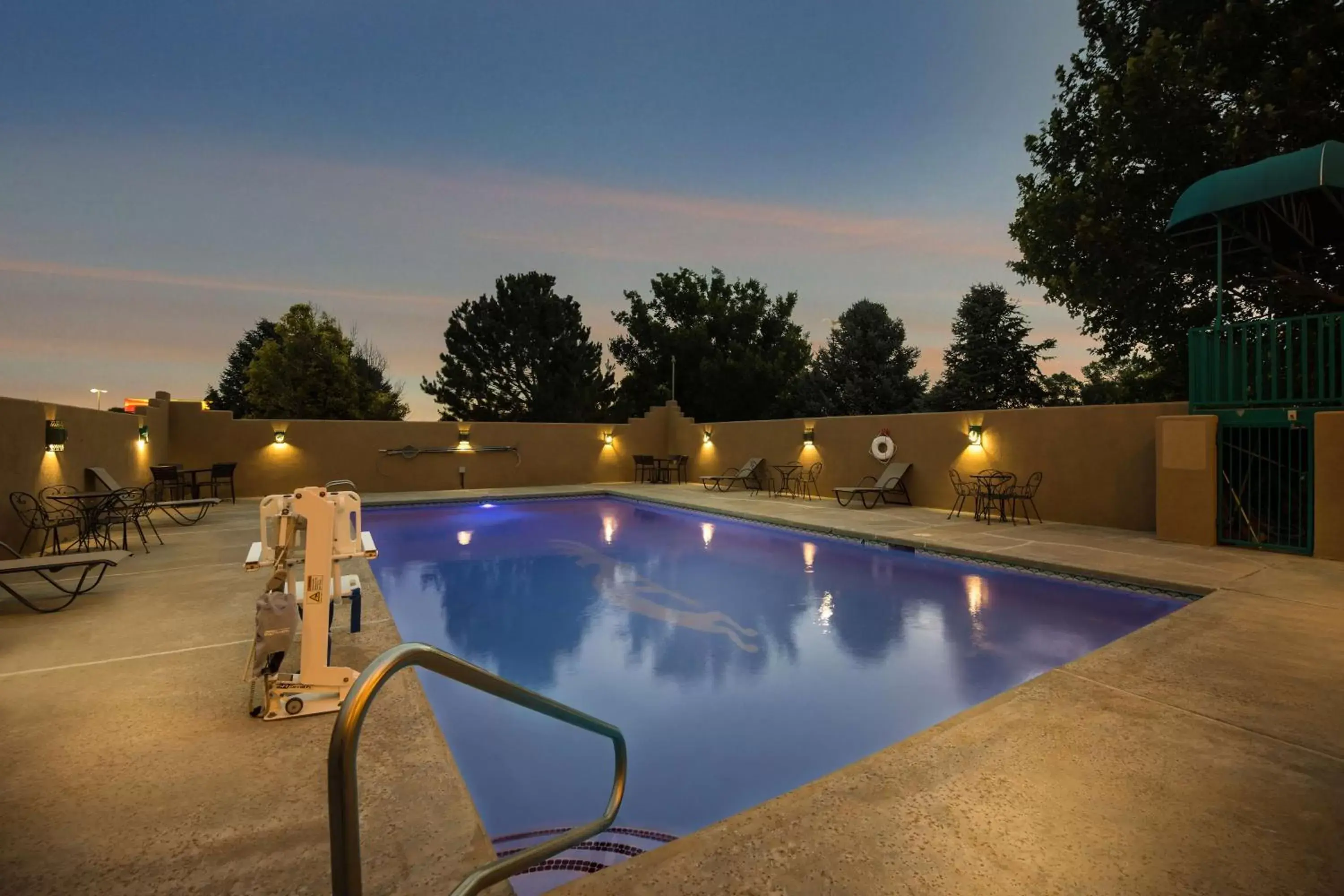 Pool view, Swimming Pool in Best Western Kokopelli Lodge