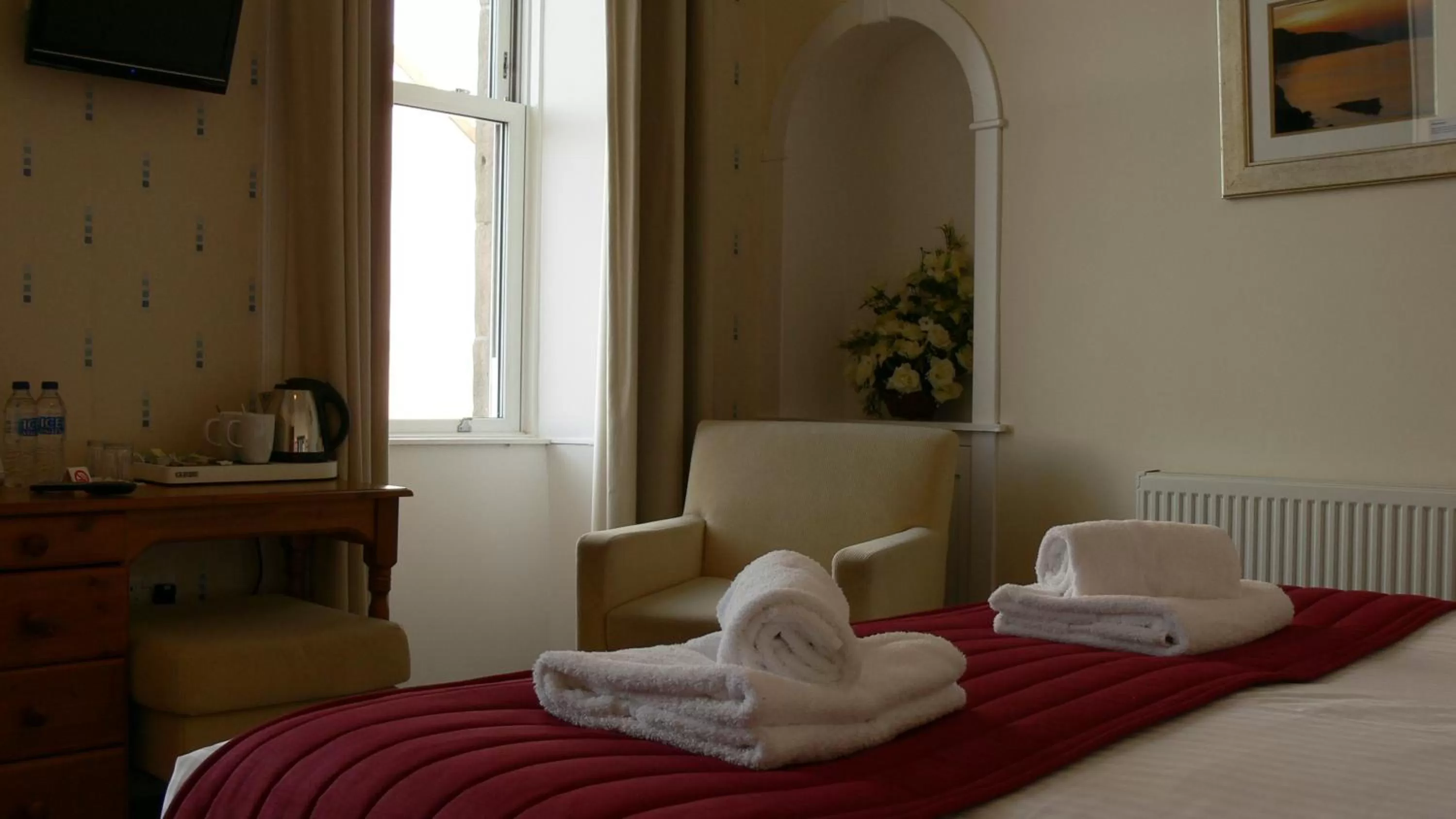 Bedroom, Bed in The Home Arms Guesthouse