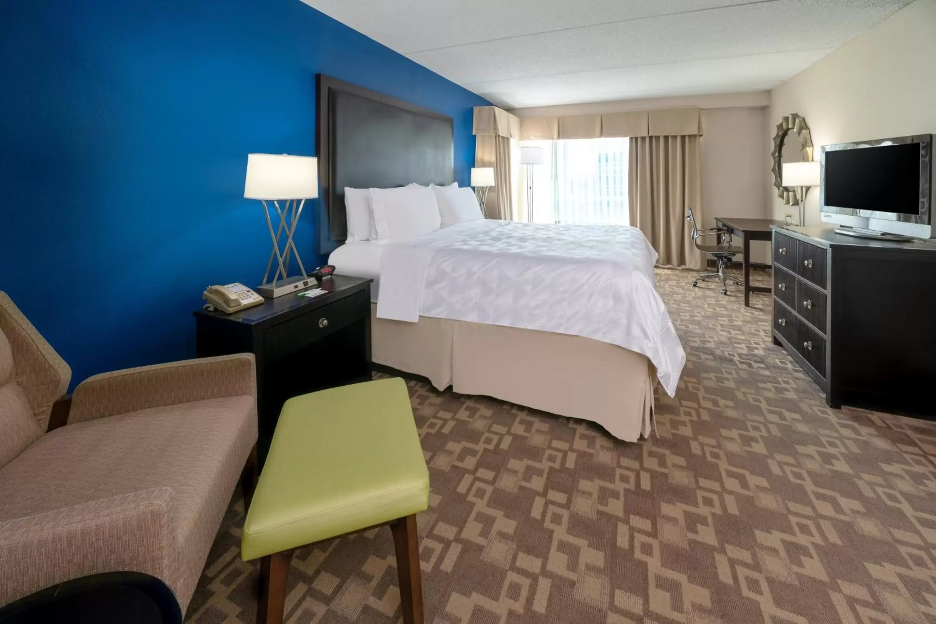 Photo of the whole room, Bed in Holiday Inn Manassas - Battlefield, an IHG Hotel