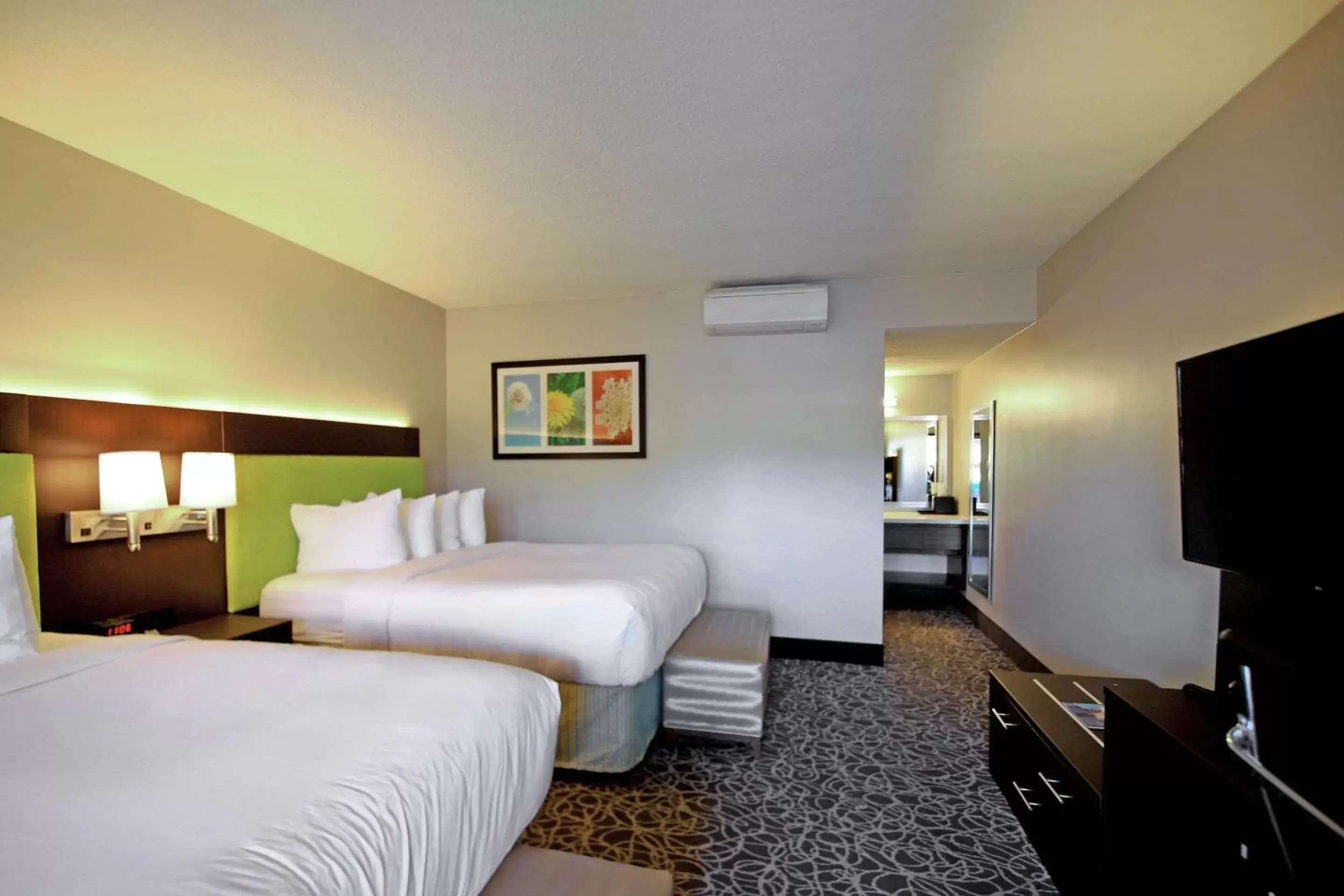 Photo of the whole room, Bed in El Sendero Inn, Ascend Hotel Collection