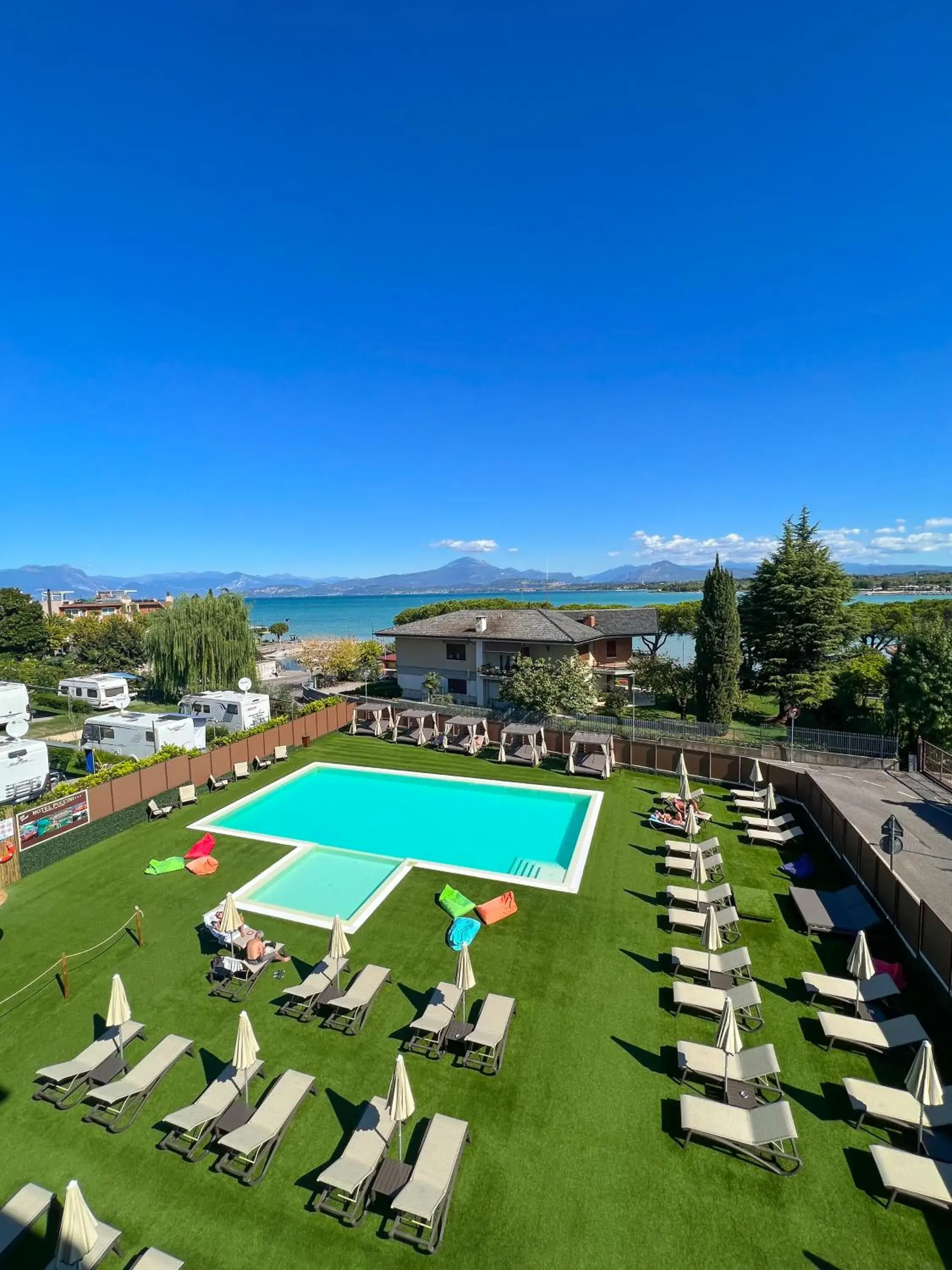 Deluxe Quadruple Room with Front Lake View in Hotel Puccini Deluxe Quadruple Room with Front Lake View in Hotel Puccini