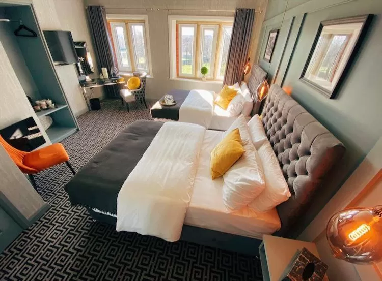 Photo of the whole room, Bed in Phoenix Hotel Liverpool