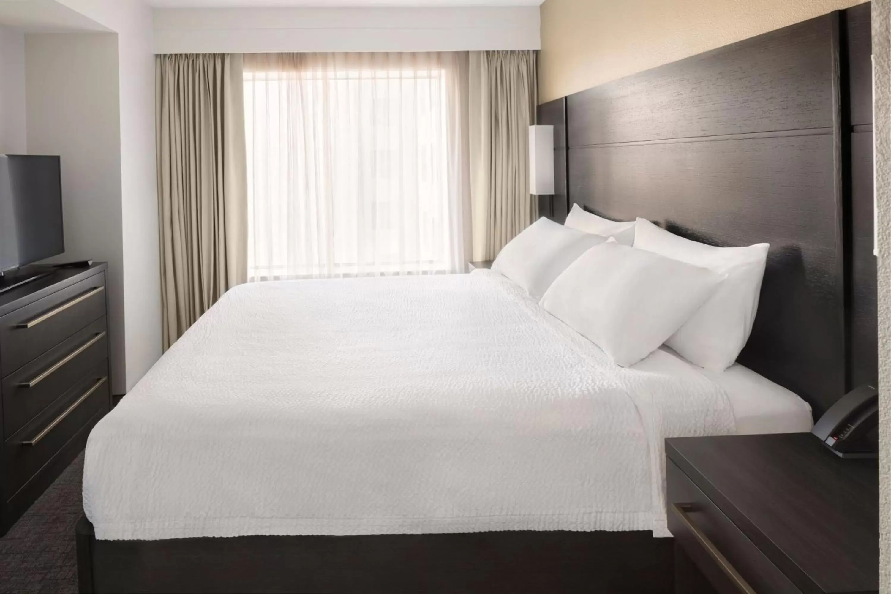 Bedroom, Bed in Residence Inn by Marriott Sacramento Downtown at Capitol Park