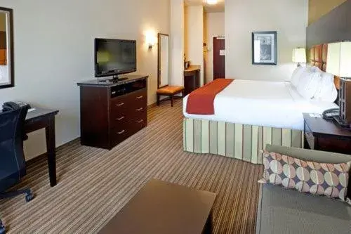 Photo of the whole room, Bed in Holiday Inn Express Hotel & Suites Dallas West