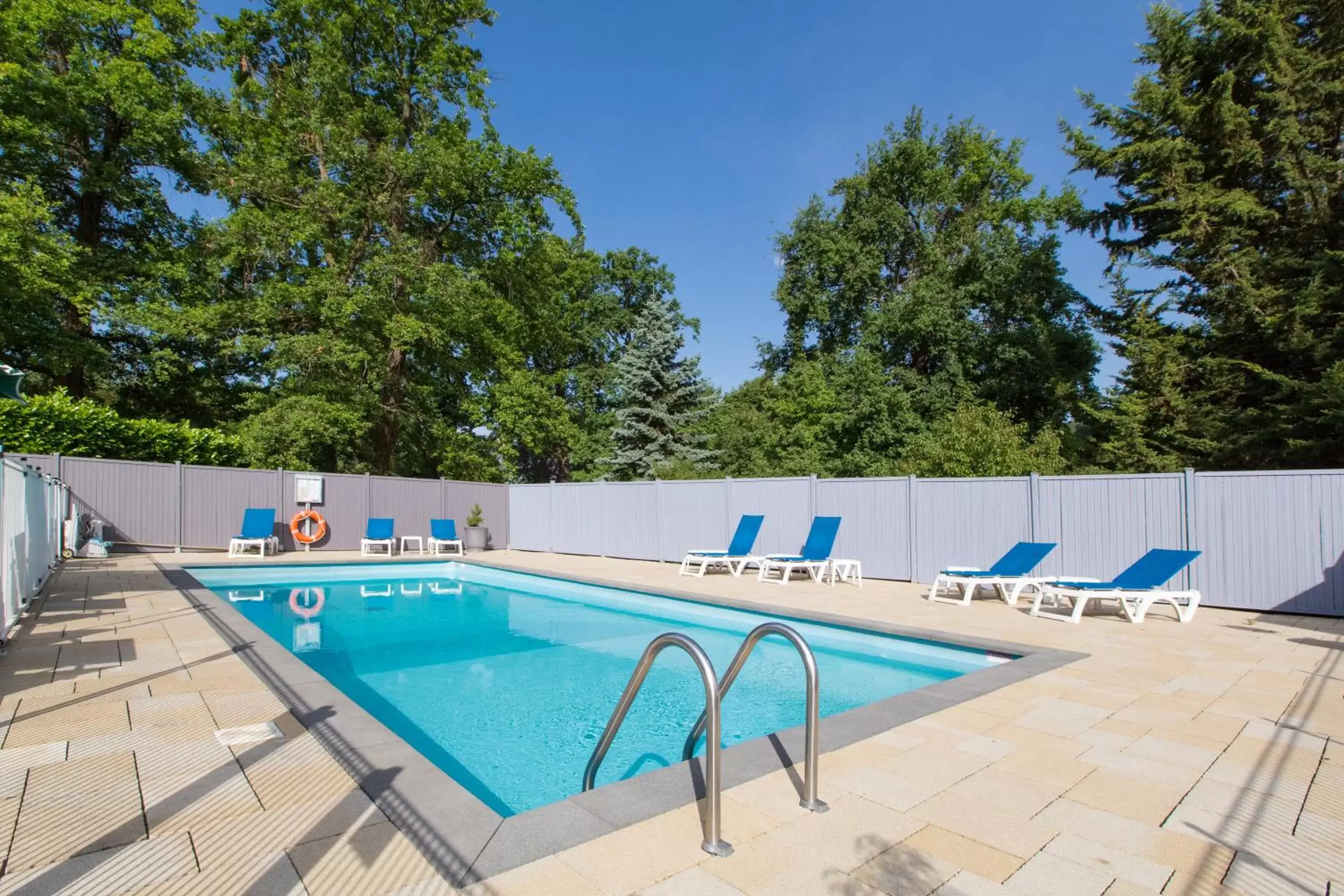 Swimming Pool in Mercure Strasbourg Aéroport