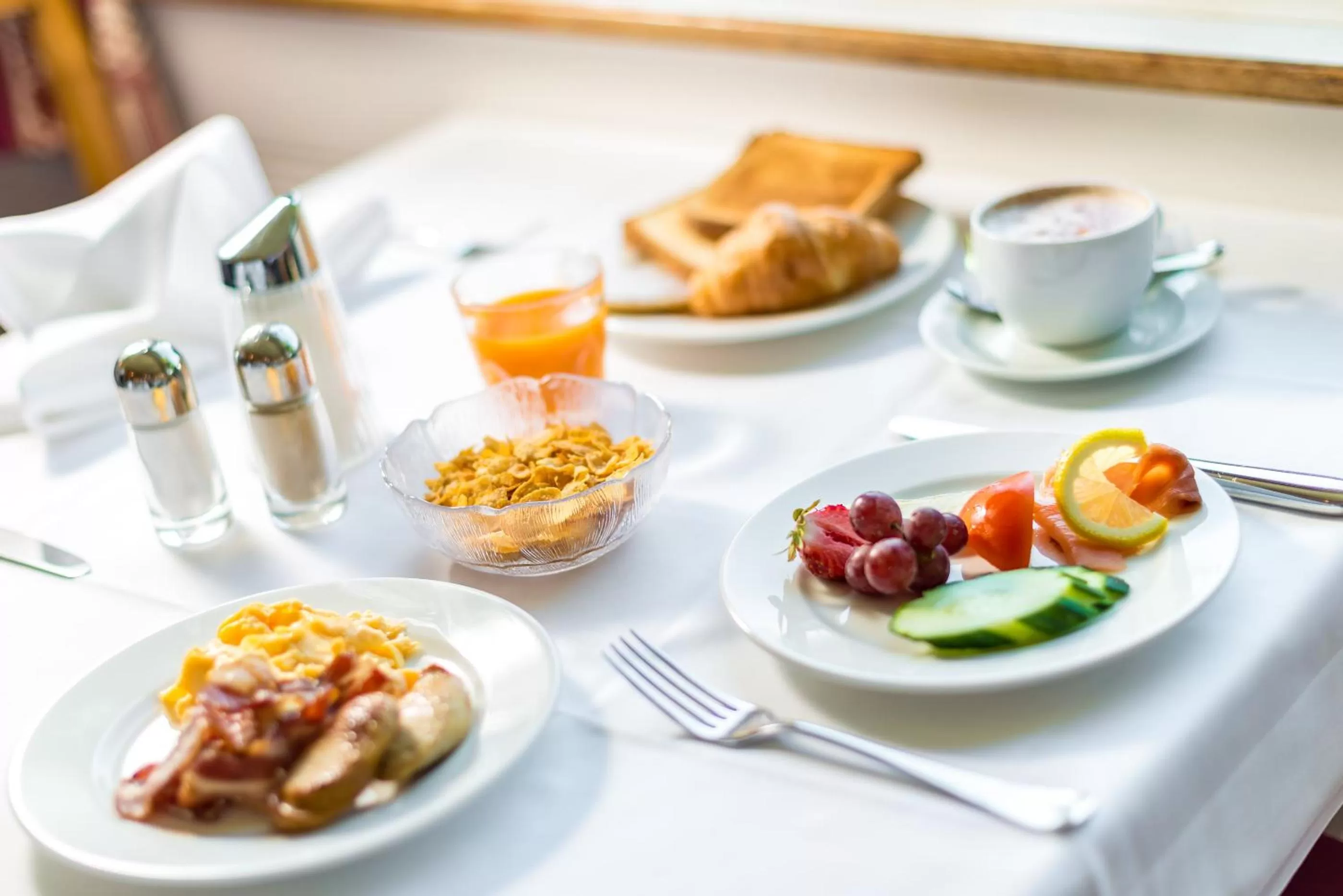 Food and drinks in Grand Hotel Europe