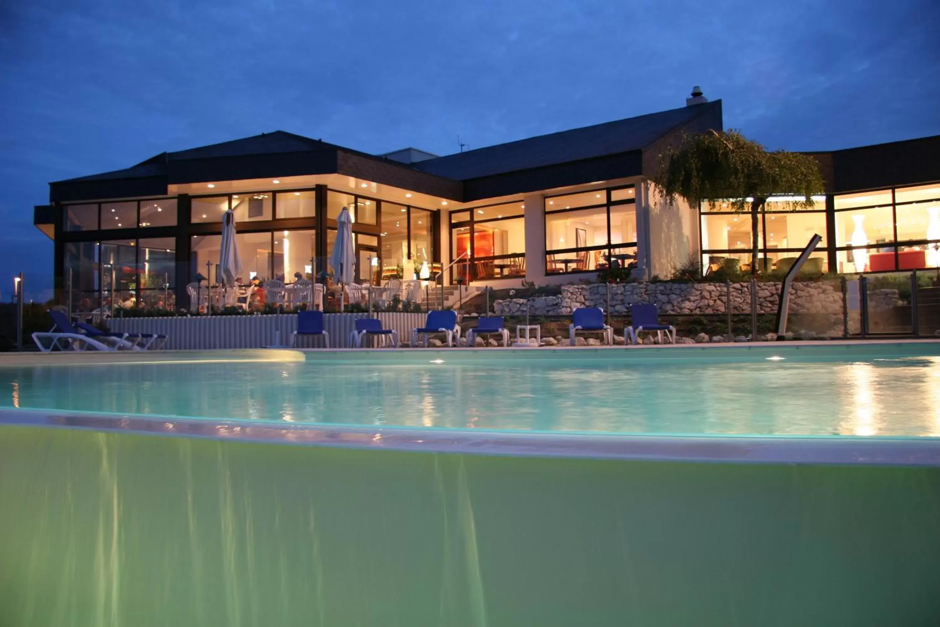 Swimming Pool in Novotel Amboise