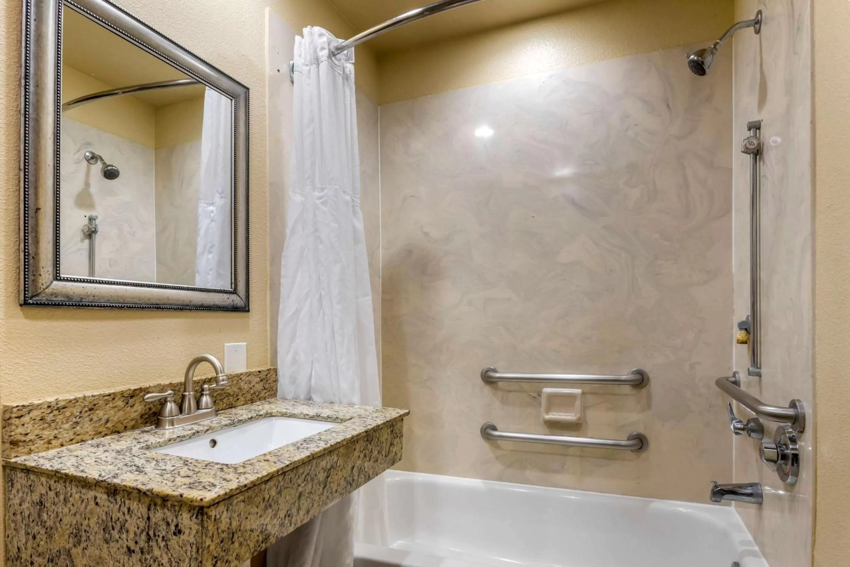 Bathroom in Comfort Inn International Drive