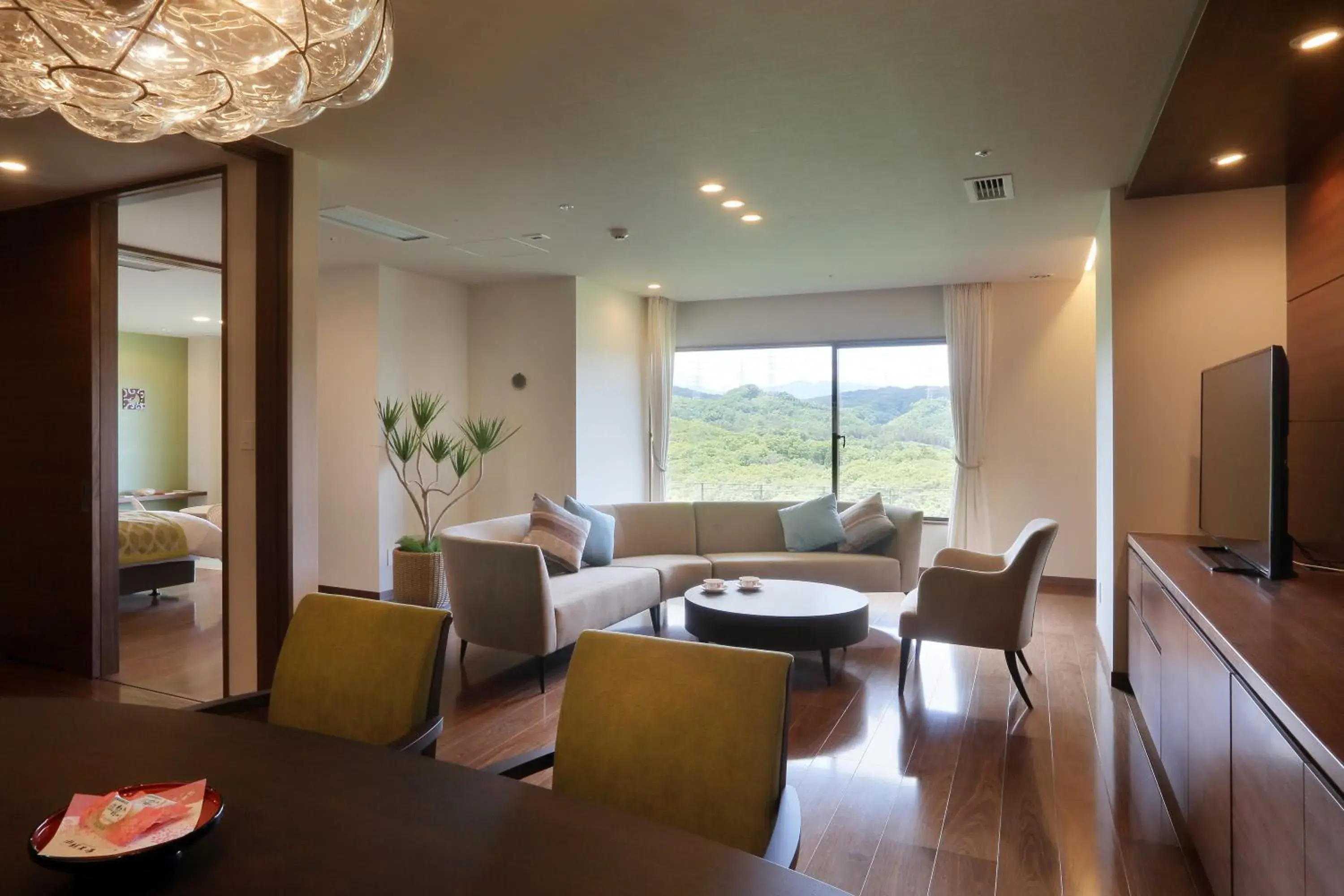 Living room, Seating Area in Ryokusuitei