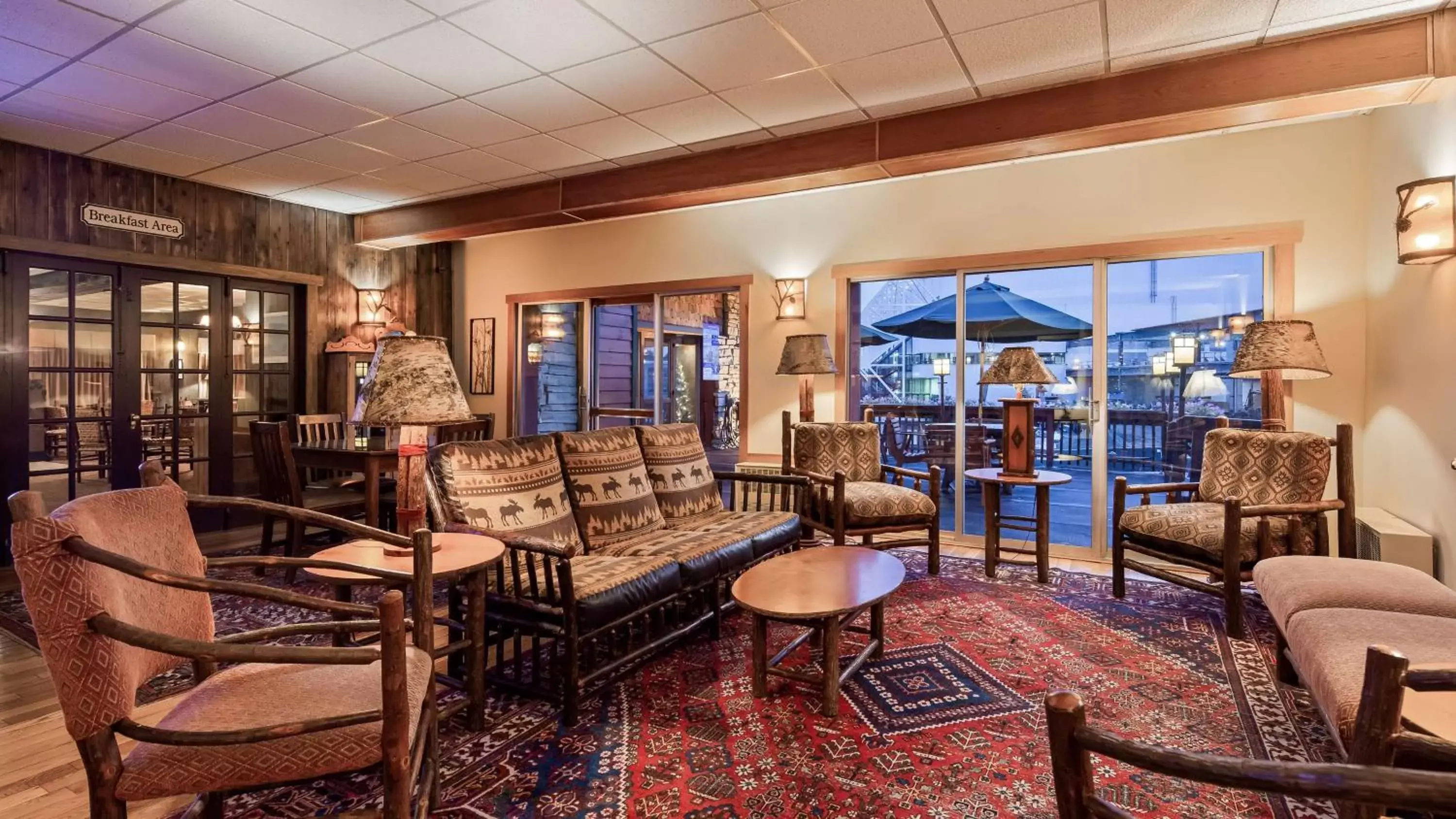 Lobby or reception, Seating Area in Best Western Adirondack Inn