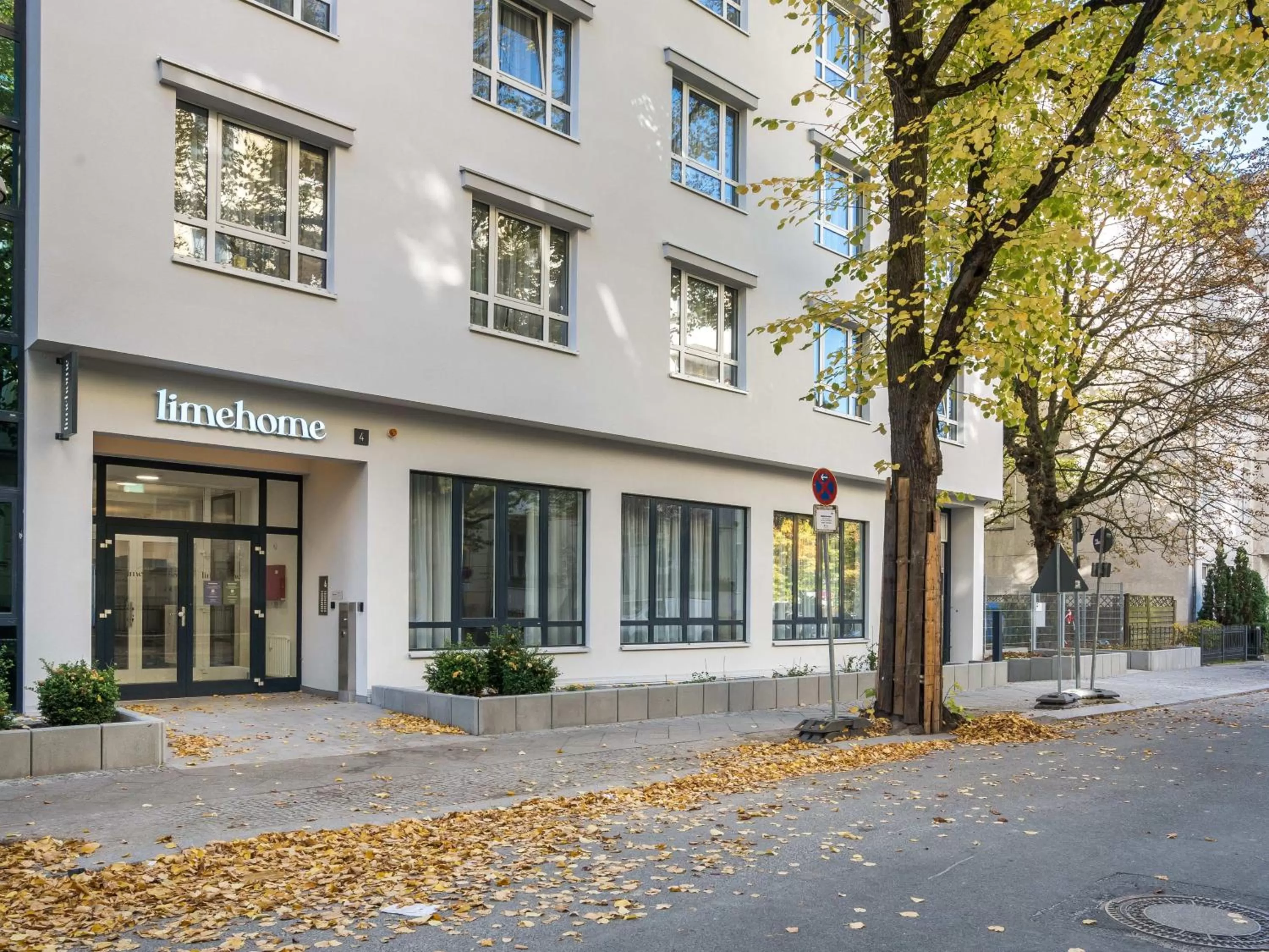 Property building in Limehome Berlin Luise Henriette Str - Digital Access