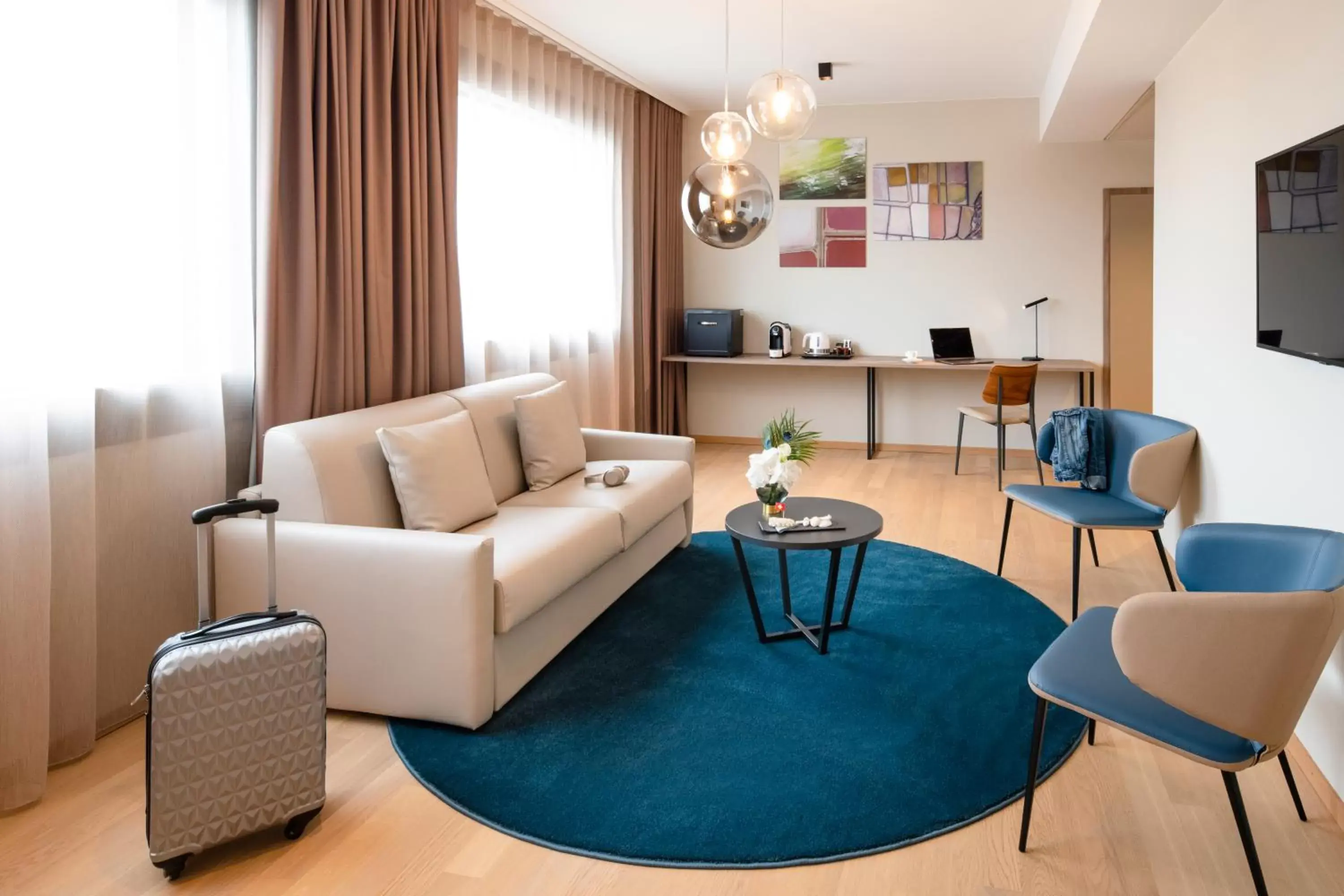 Living room, Seating Area in Mercure Geneva Airport
