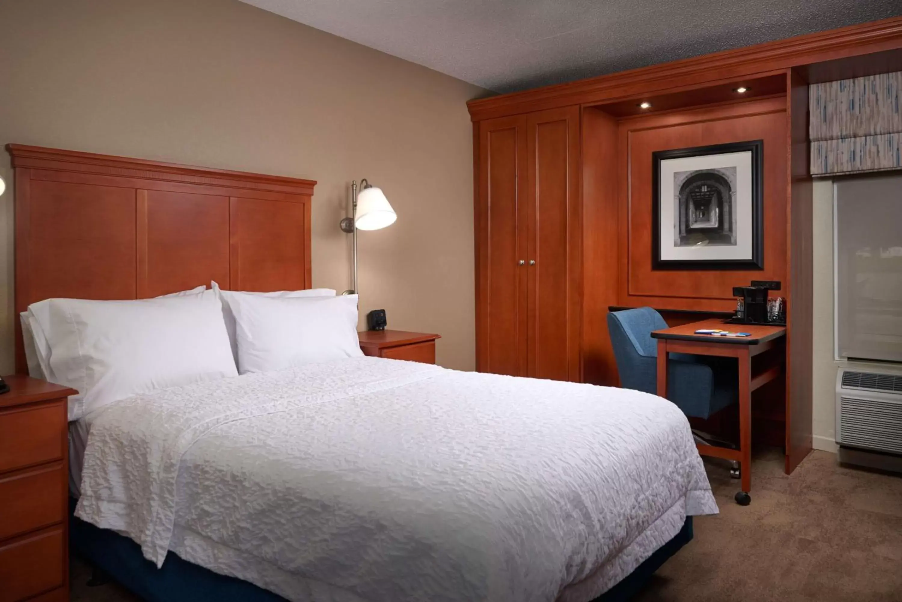 Bedroom, Bed in Hampton Inn Ann Arbor-South