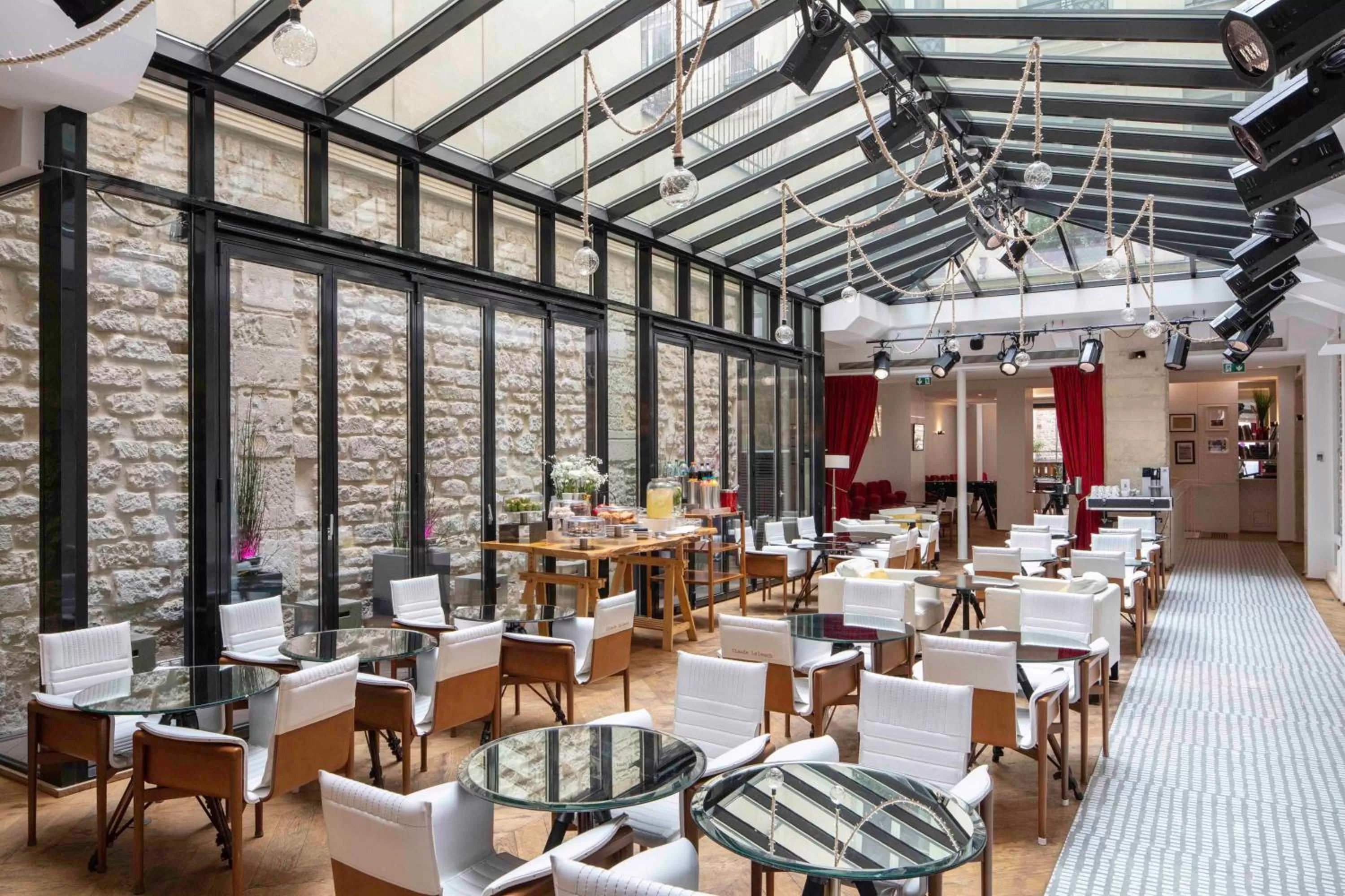 Restaurant/places to eat in Le 123 Sébastopol - Astotel