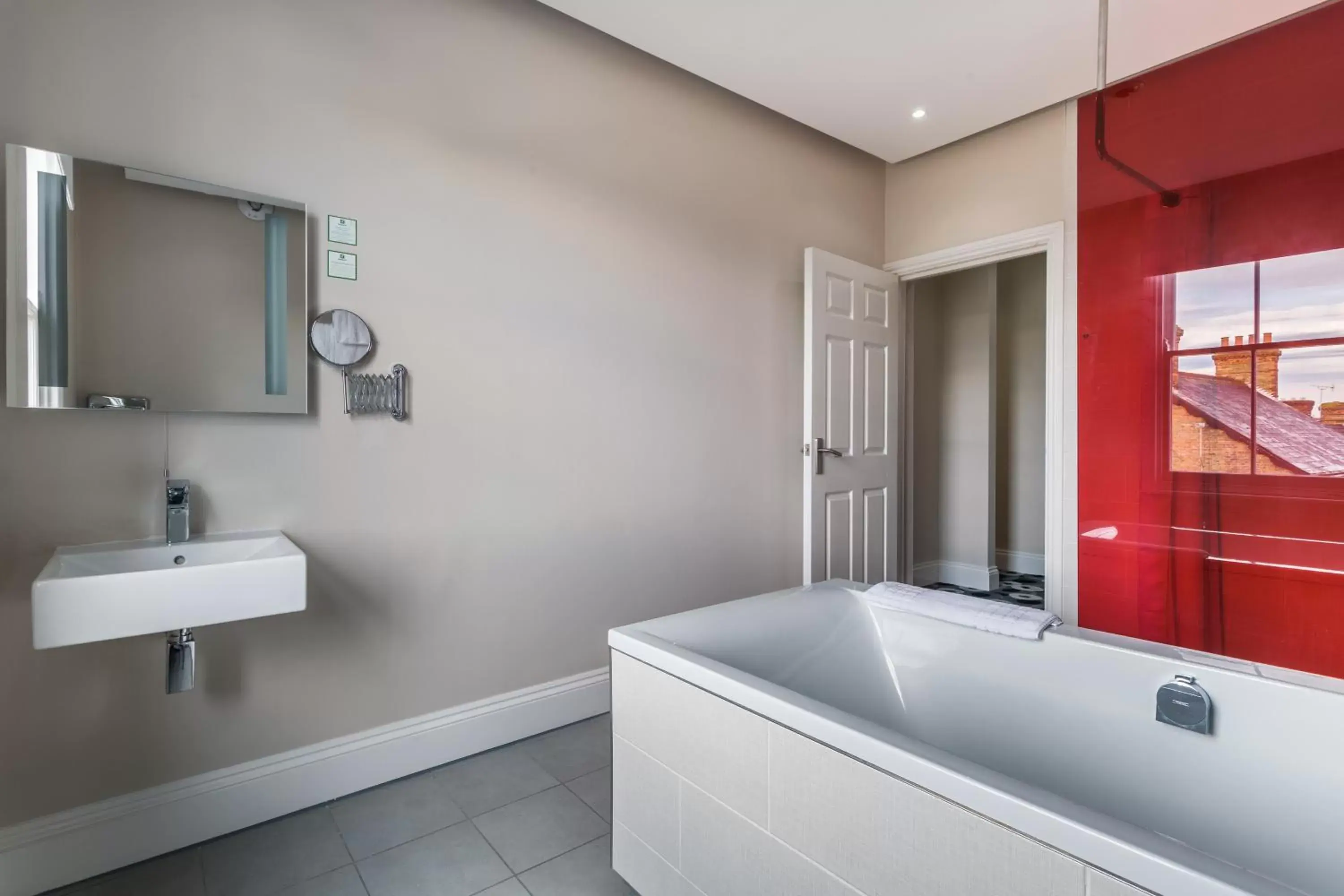 Photo of the whole room, Bathroom in Holiday Inn Sittingbourne, an IHG Hotel
