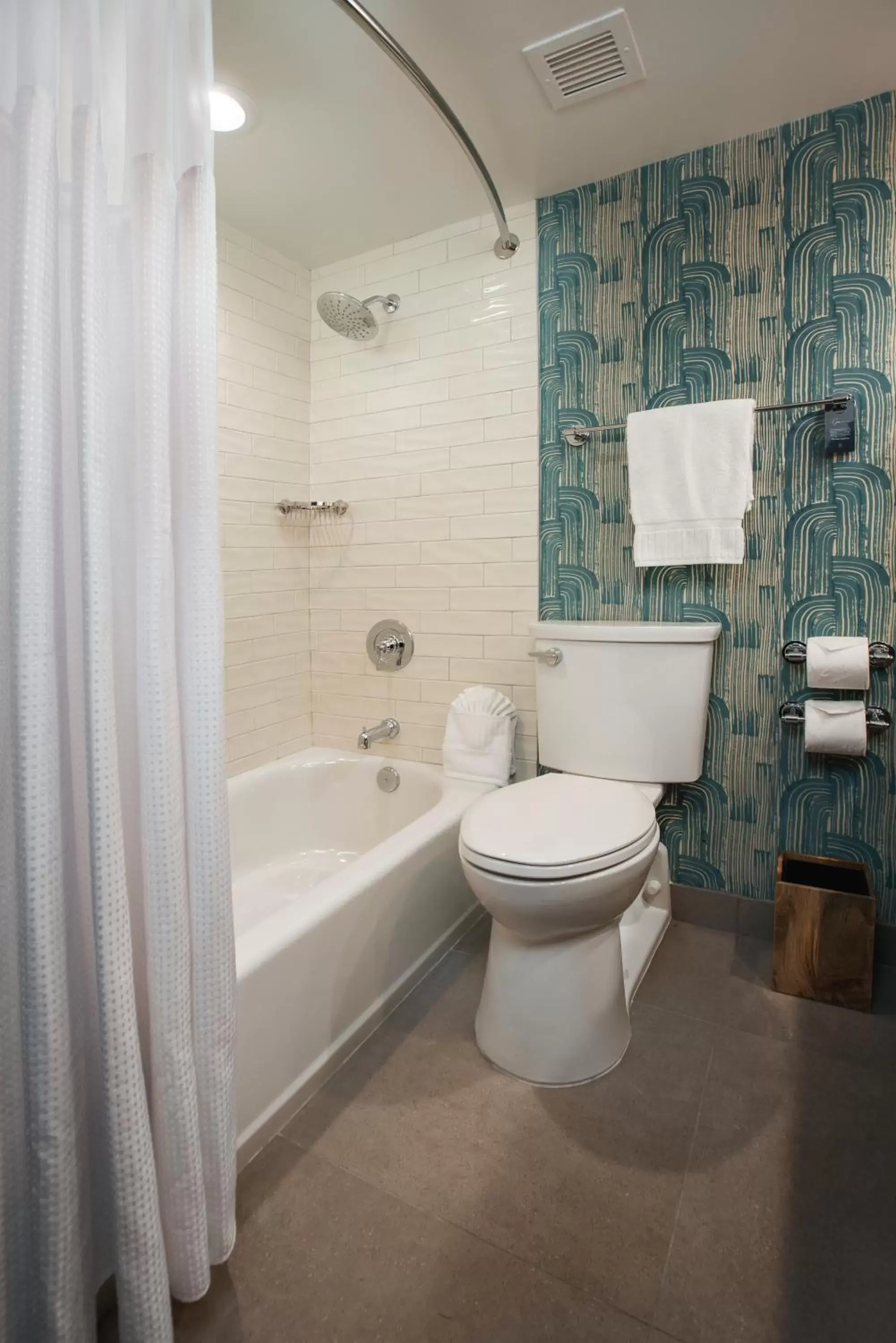 Shower, Bathroom in The Beeman Hotel