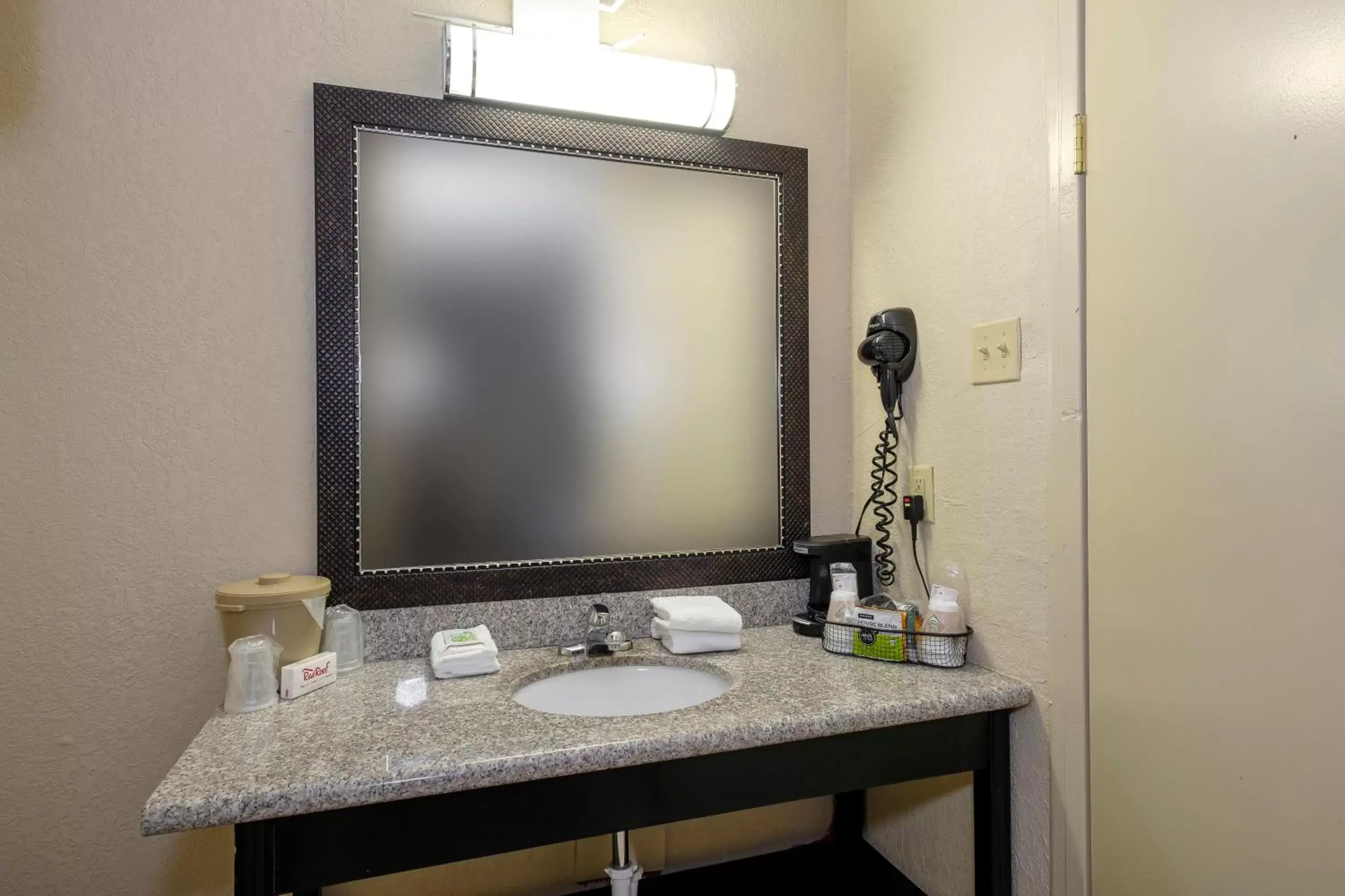 Bathroom in Red Roof Inn Hot Springs