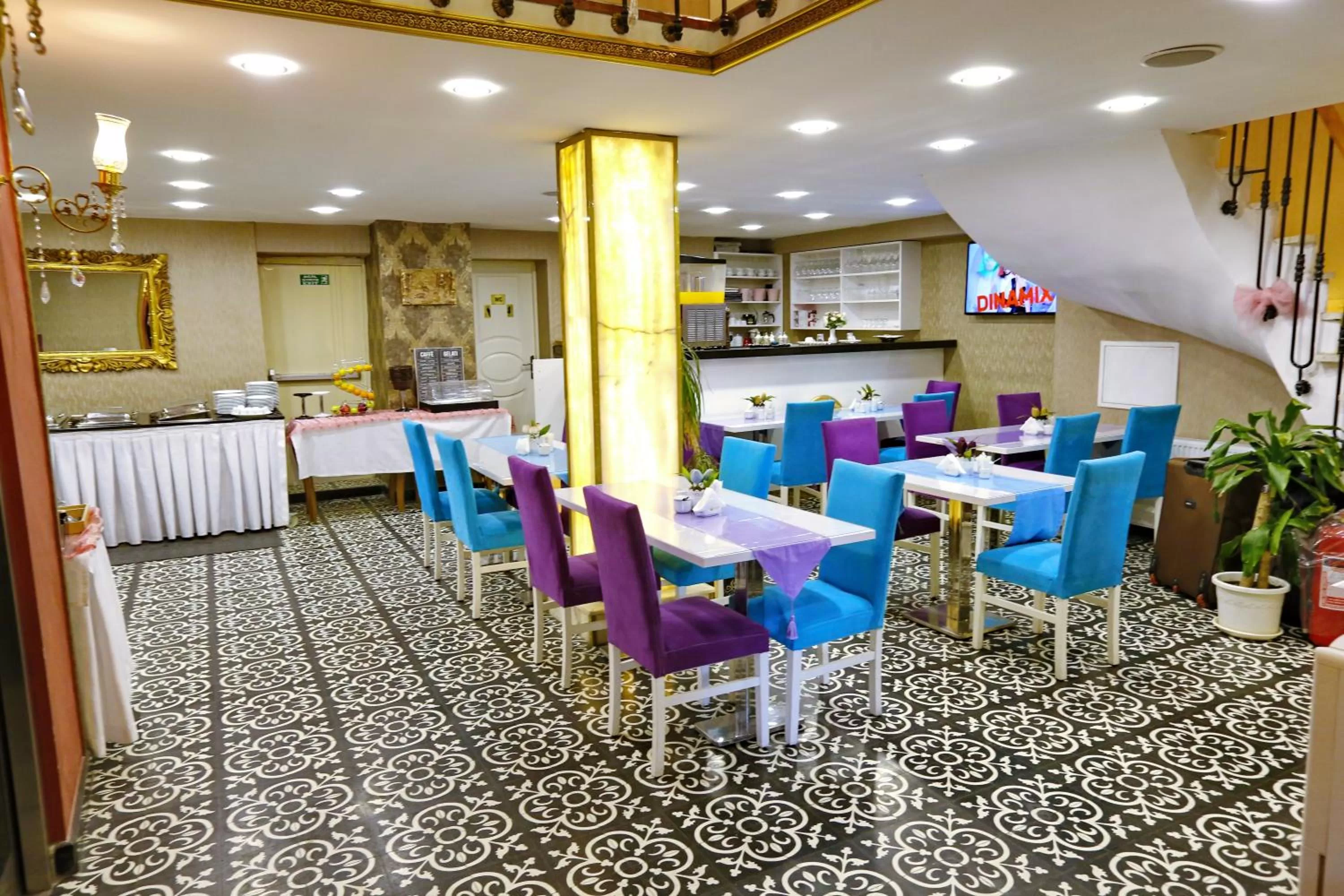Restaurant/places to eat in Diamond Royal Hotel