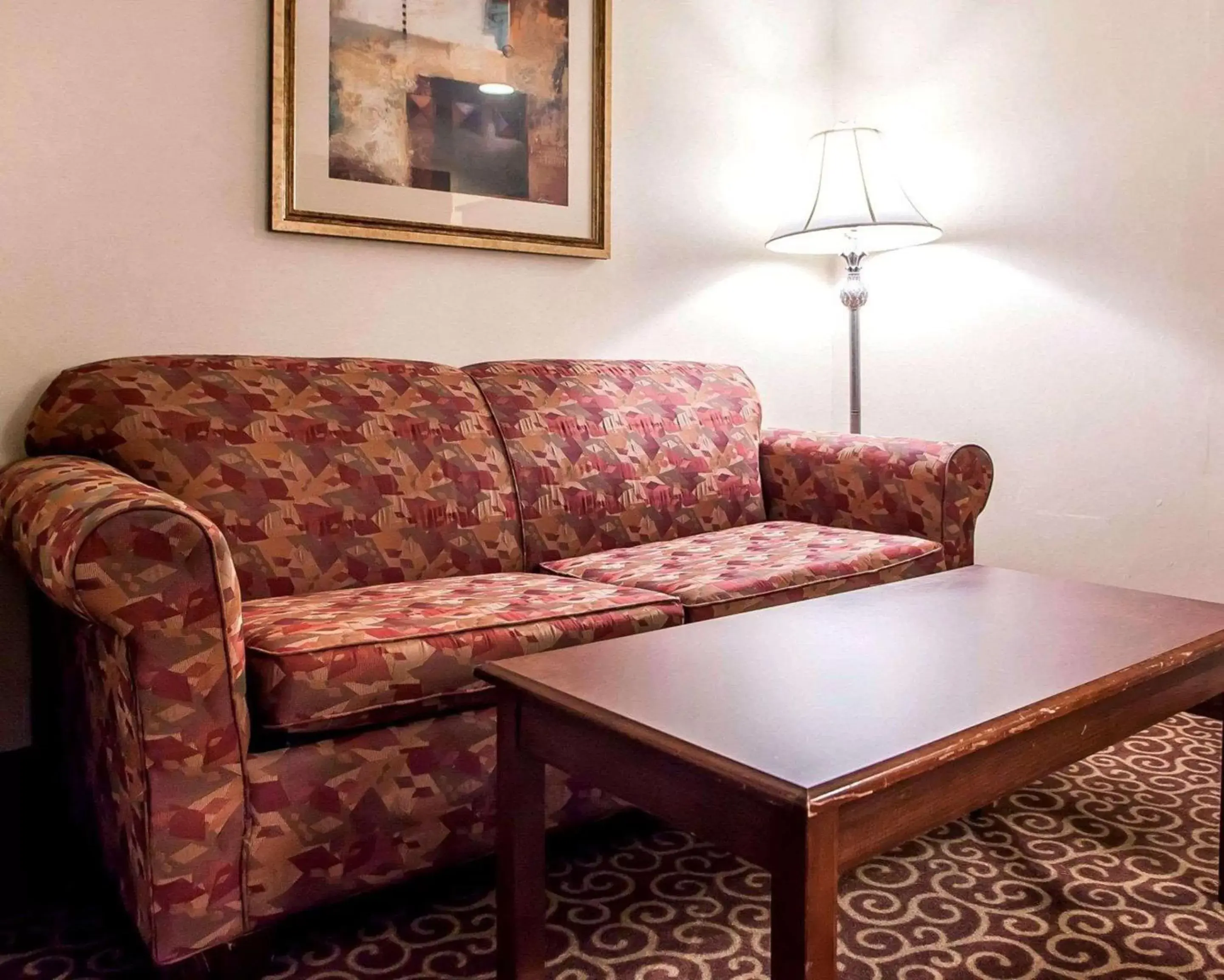 Photo of the whole room, Seating Area in Comfort Suites East Brunswick - South River