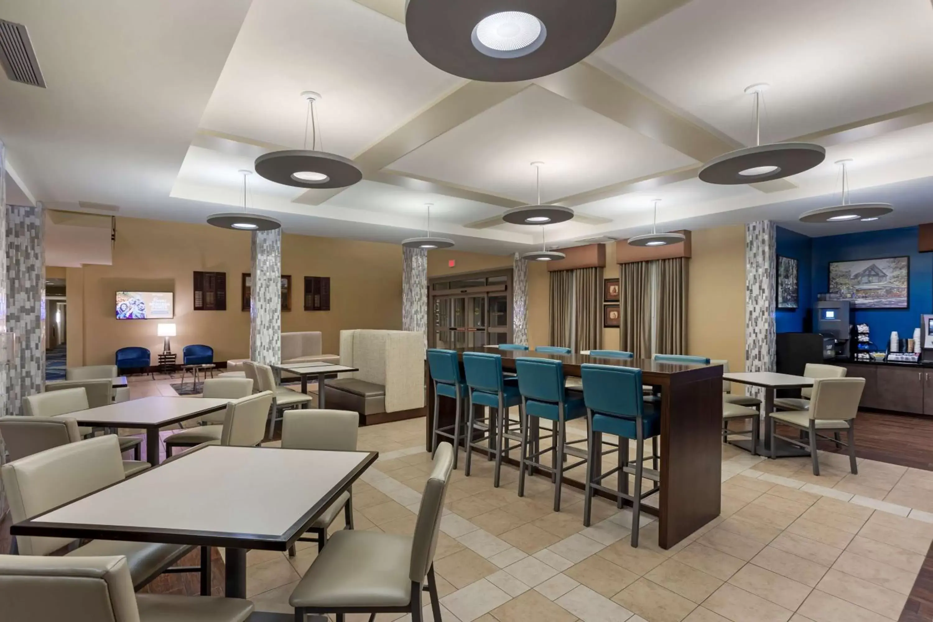 Breakfast, Restaurant/Places to Eat in Best Western PLUS University Park Inn & Suites