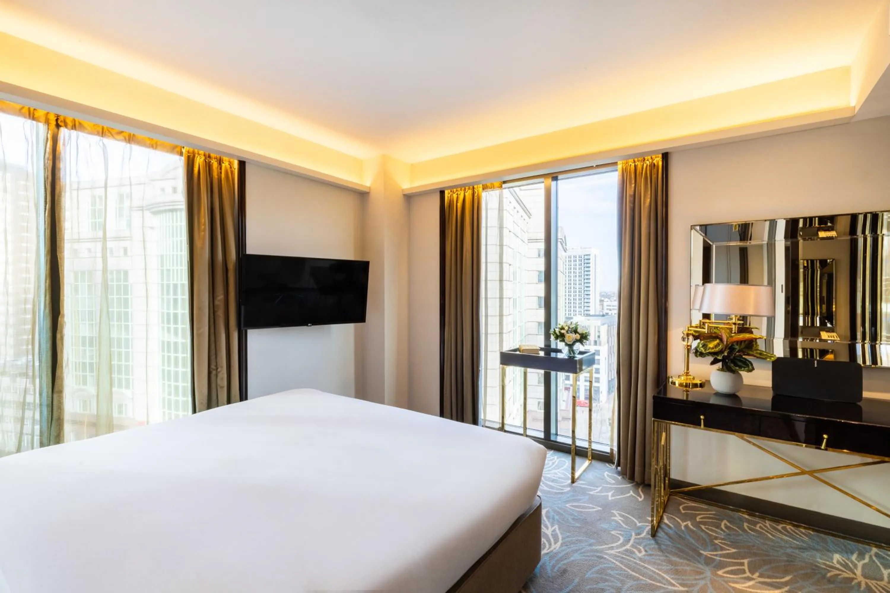 Bed in Hotel Saint London