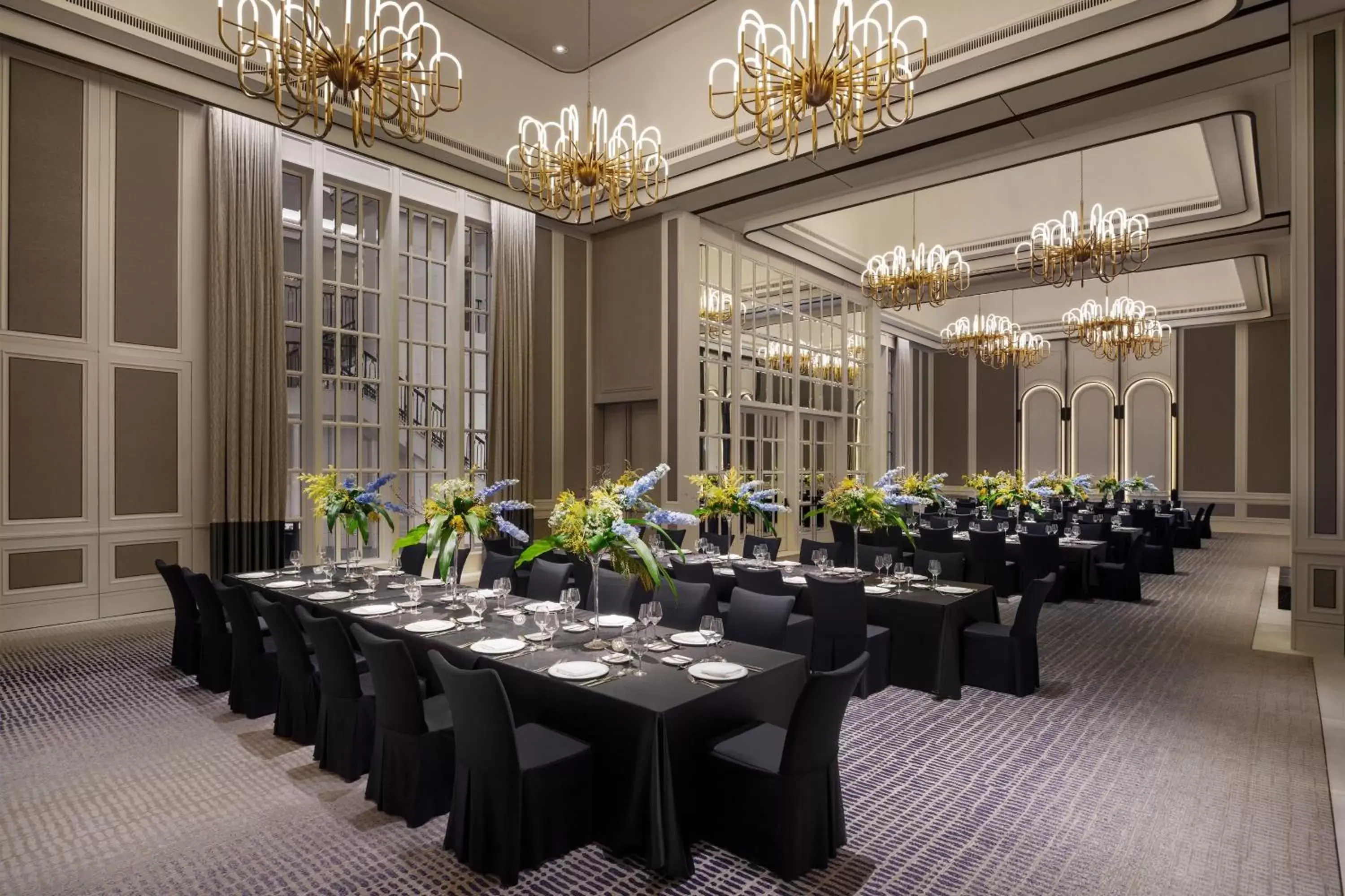 Meeting/conference room, Restaurant/Places to Eat in The St Regis Singapore